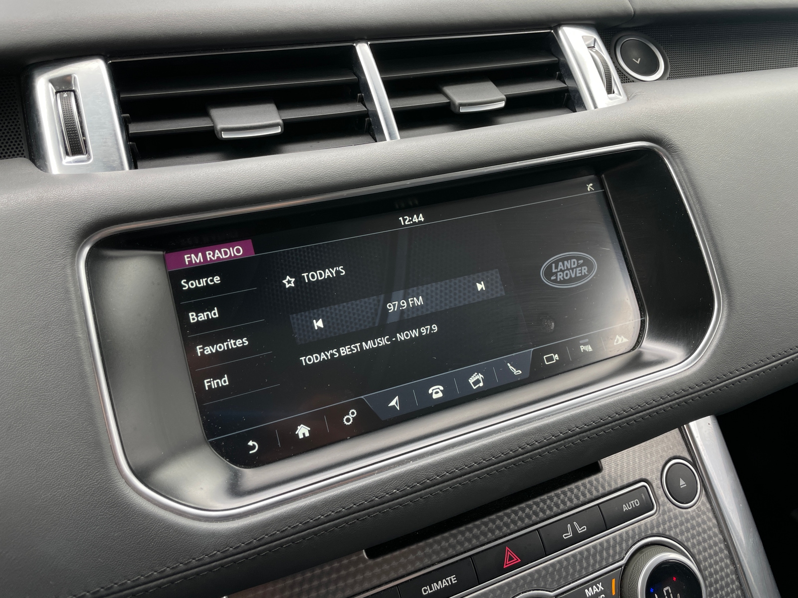 Thumbnail: 2017 Land Rover Range Rover Sport - 3