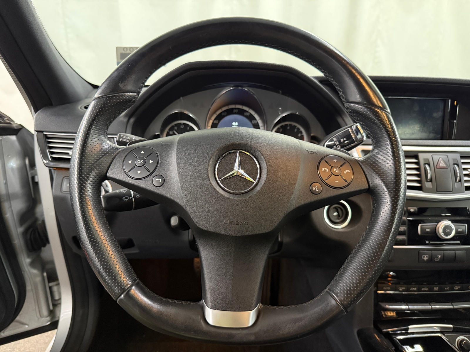Thumbnail: 2011 Mercedes-Benz E-Class - 4