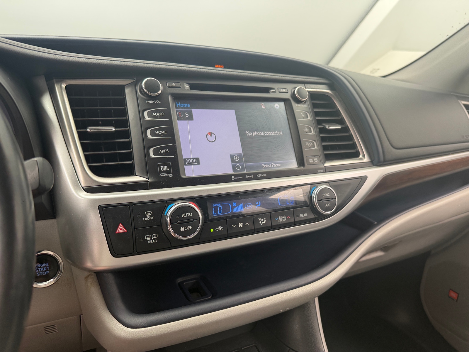 Thumbnail: 2016 Toyota Highlander - 3