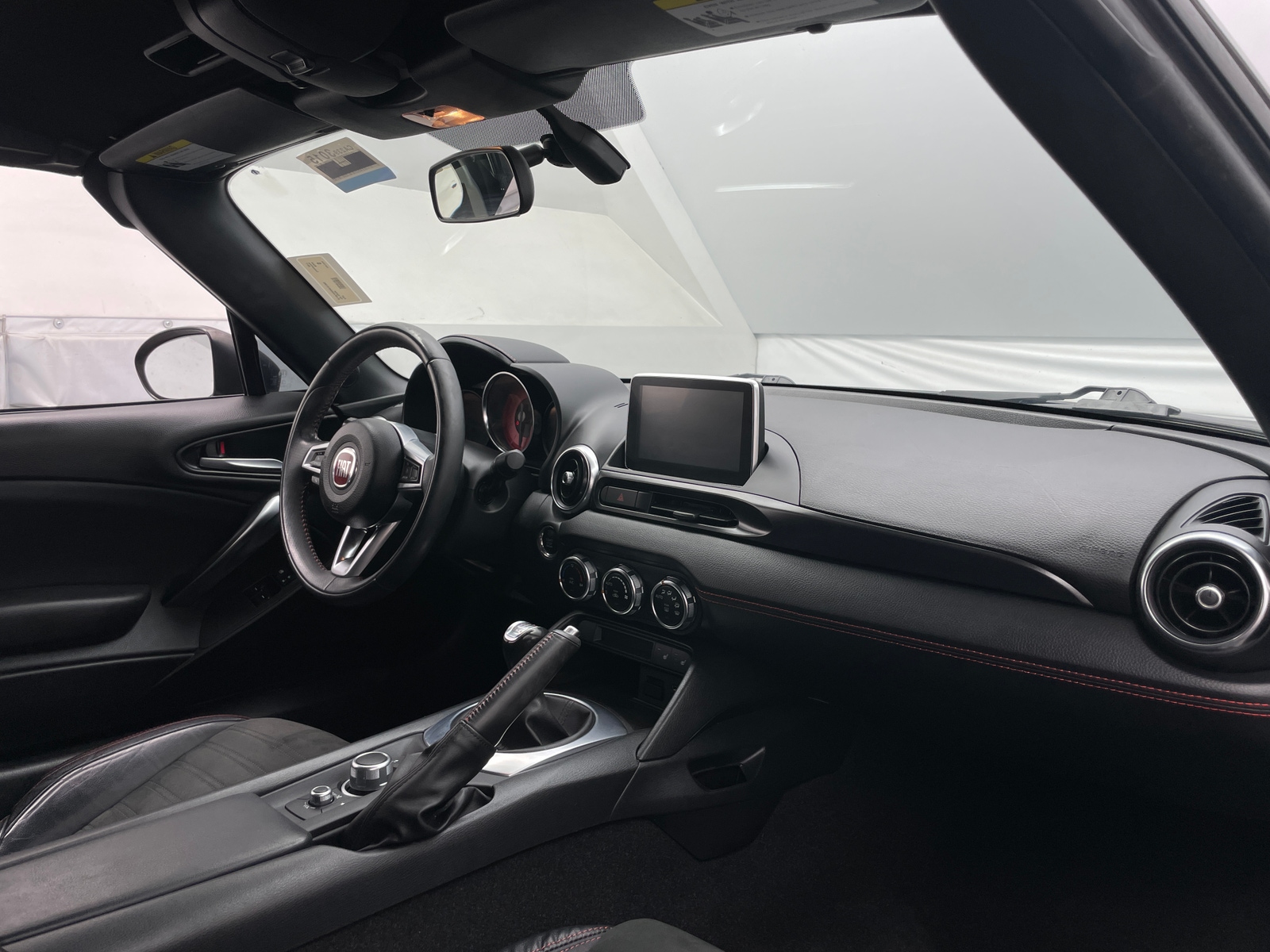 Thumbnail: 2017 Fiat 124 Spider - 2