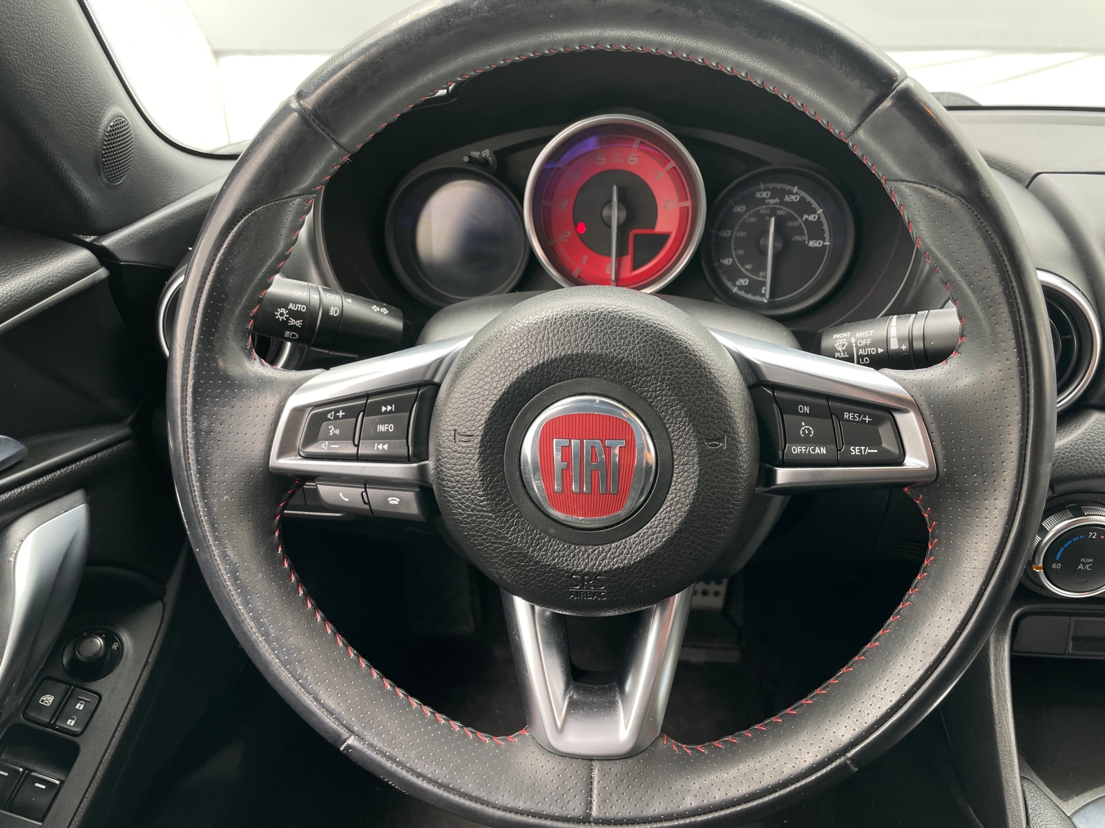 Thumbnail: 2017 Fiat 124 Spider - 4