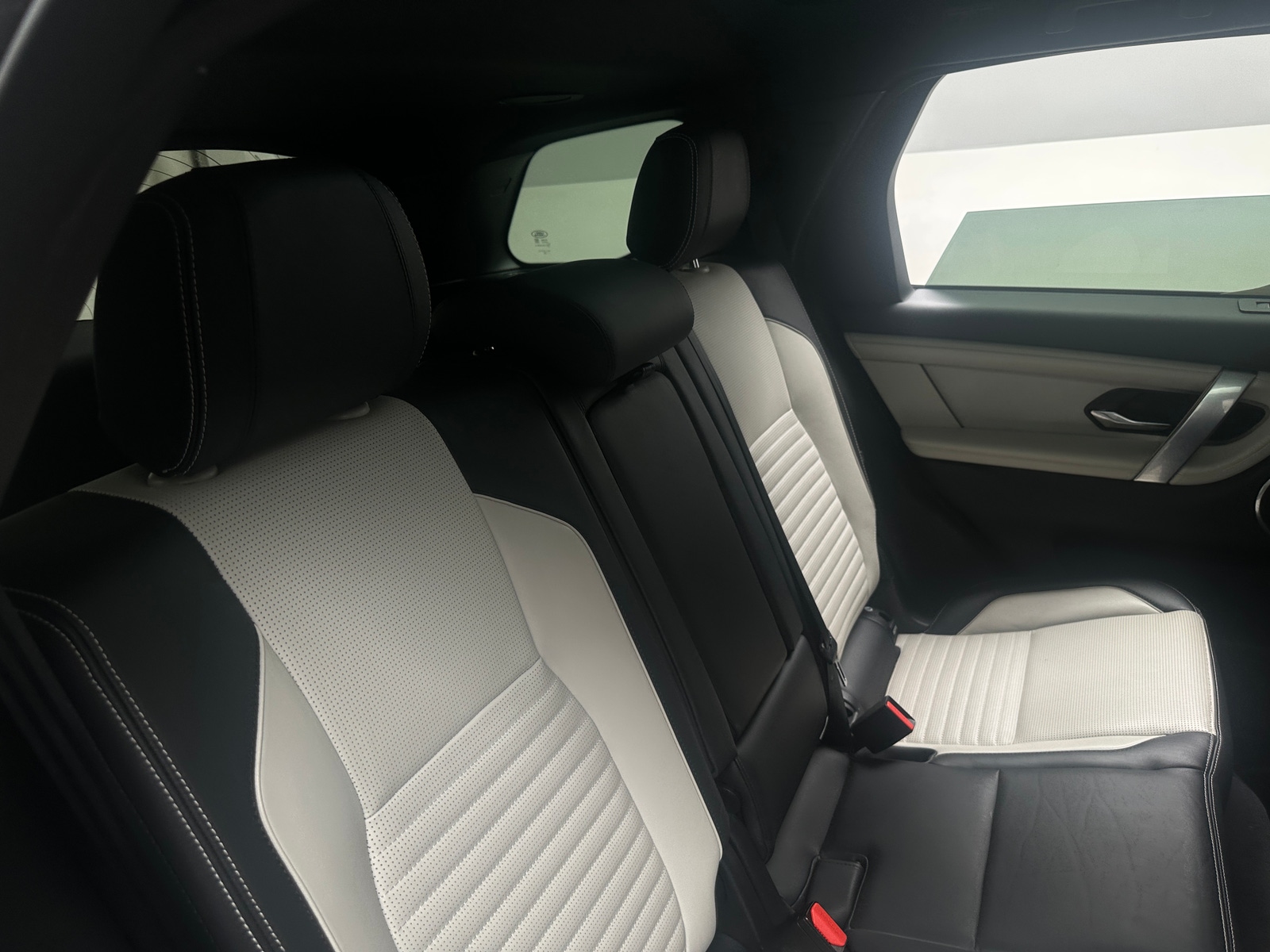 Thumbnail: 2021 Land Rover Discovery Sport - 5