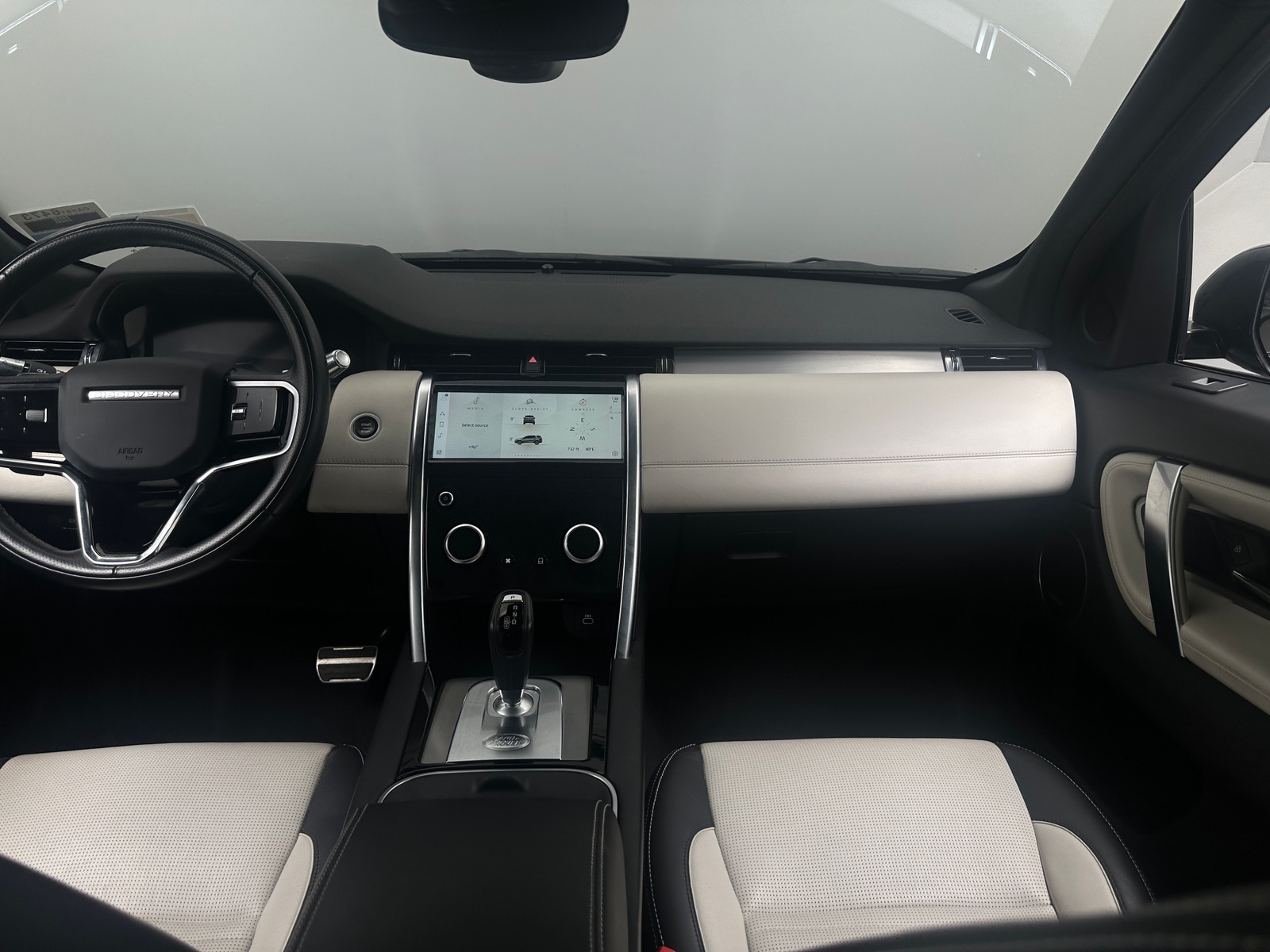 Thumbnail: 2021 Land Rover Discovery Sport - 2