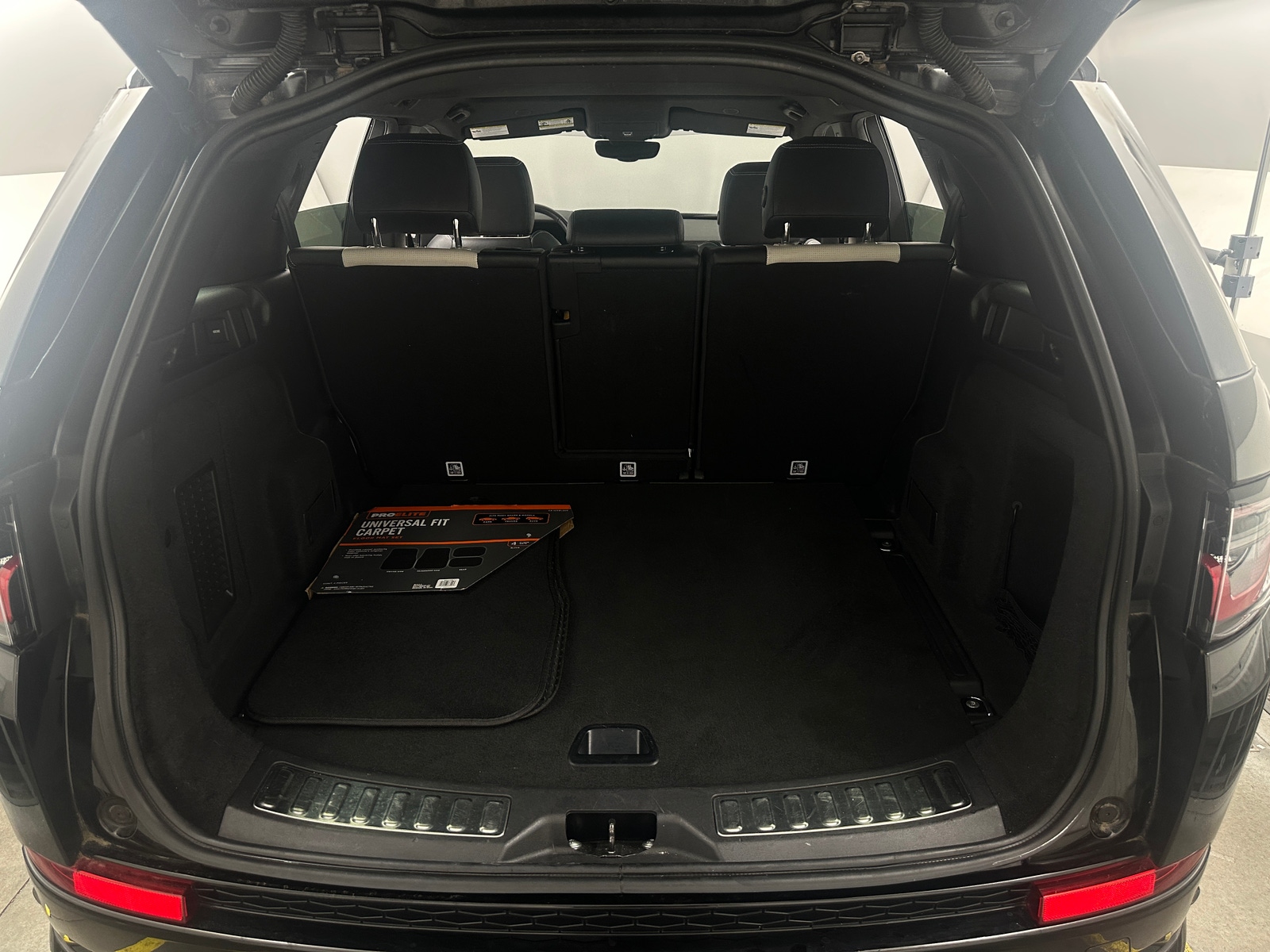 Thumbnail: 2021 Land Rover Discovery Sport - 6