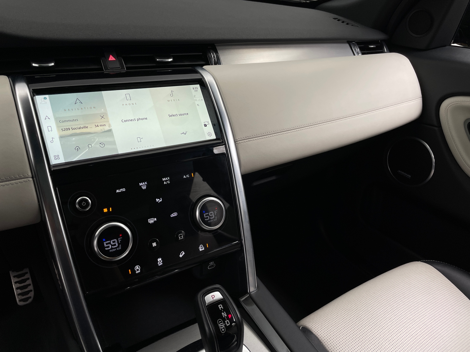 Thumbnail: 2021 Land Rover Discovery Sport - 3