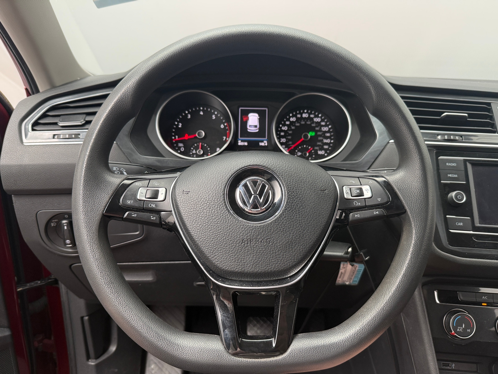 Thumbnail: 2018 Volkswagen Tiguan - 5
