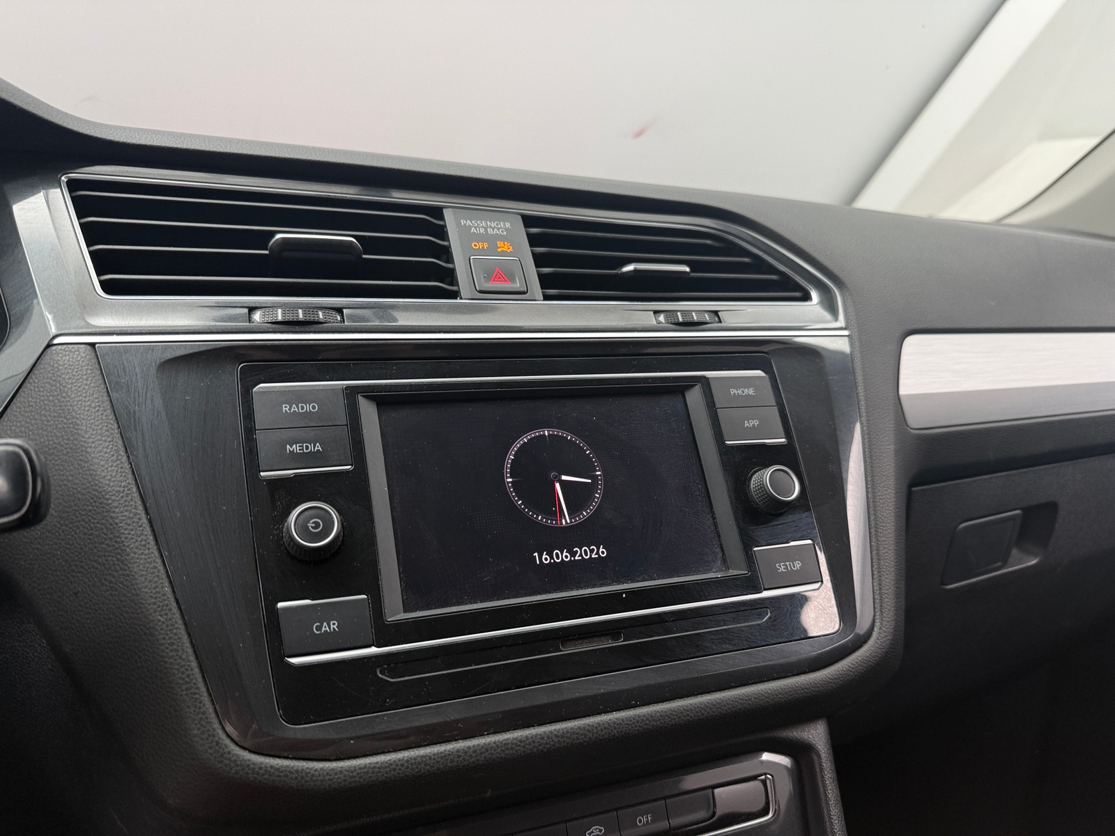 Thumbnail: 2018 Volkswagen Tiguan - 4
