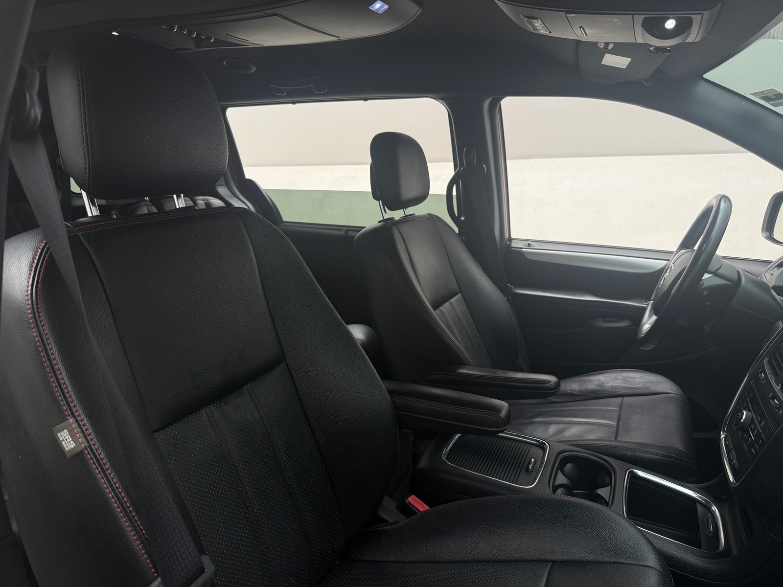 Thumbnail: 2016 Dodge Grand Caravan - 2