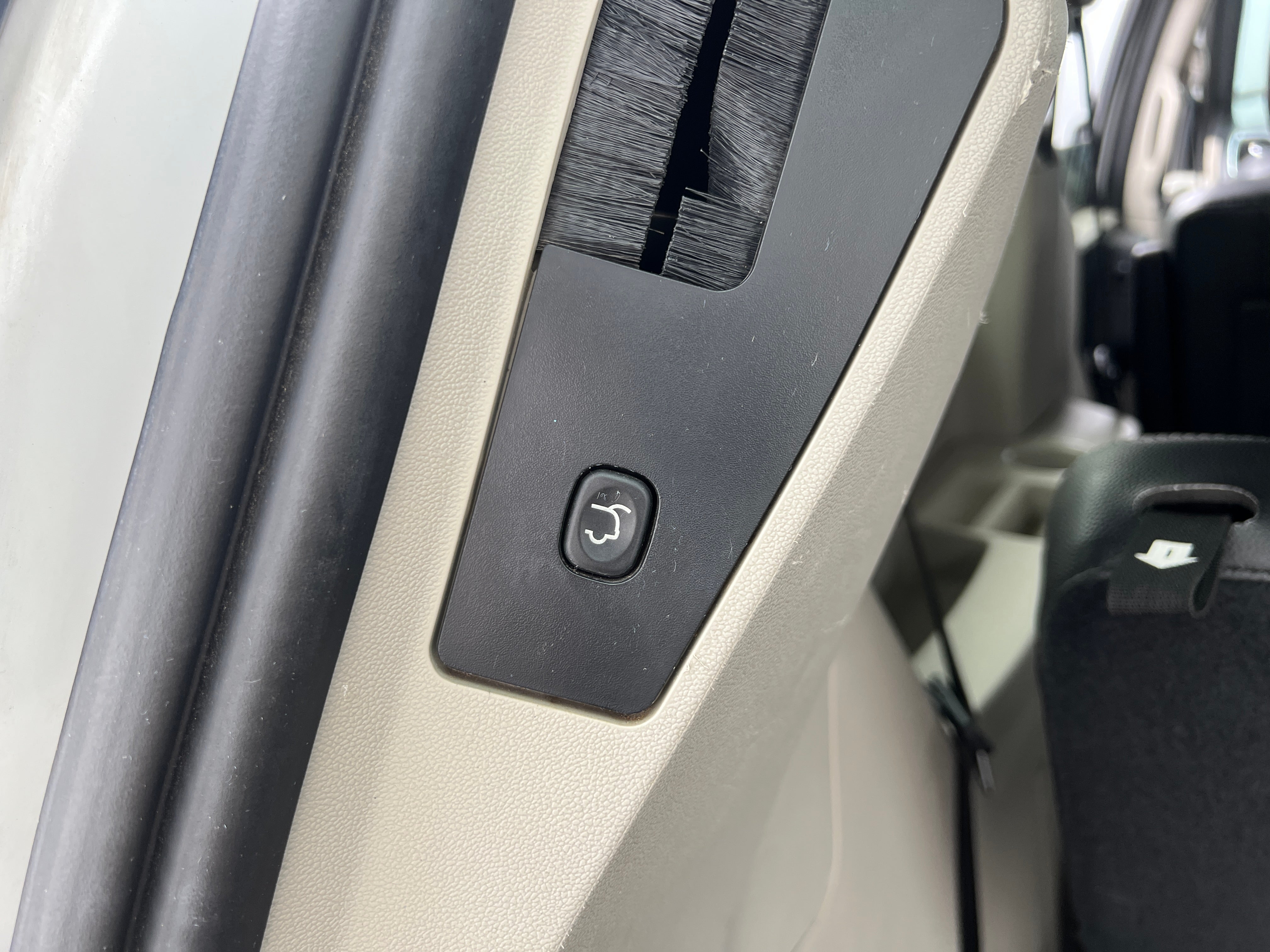 Used 2018 Dodge Grand Caravan SXT with VIN 2C4RDGCG4JR236915 for sale in Colonial Heights, VA