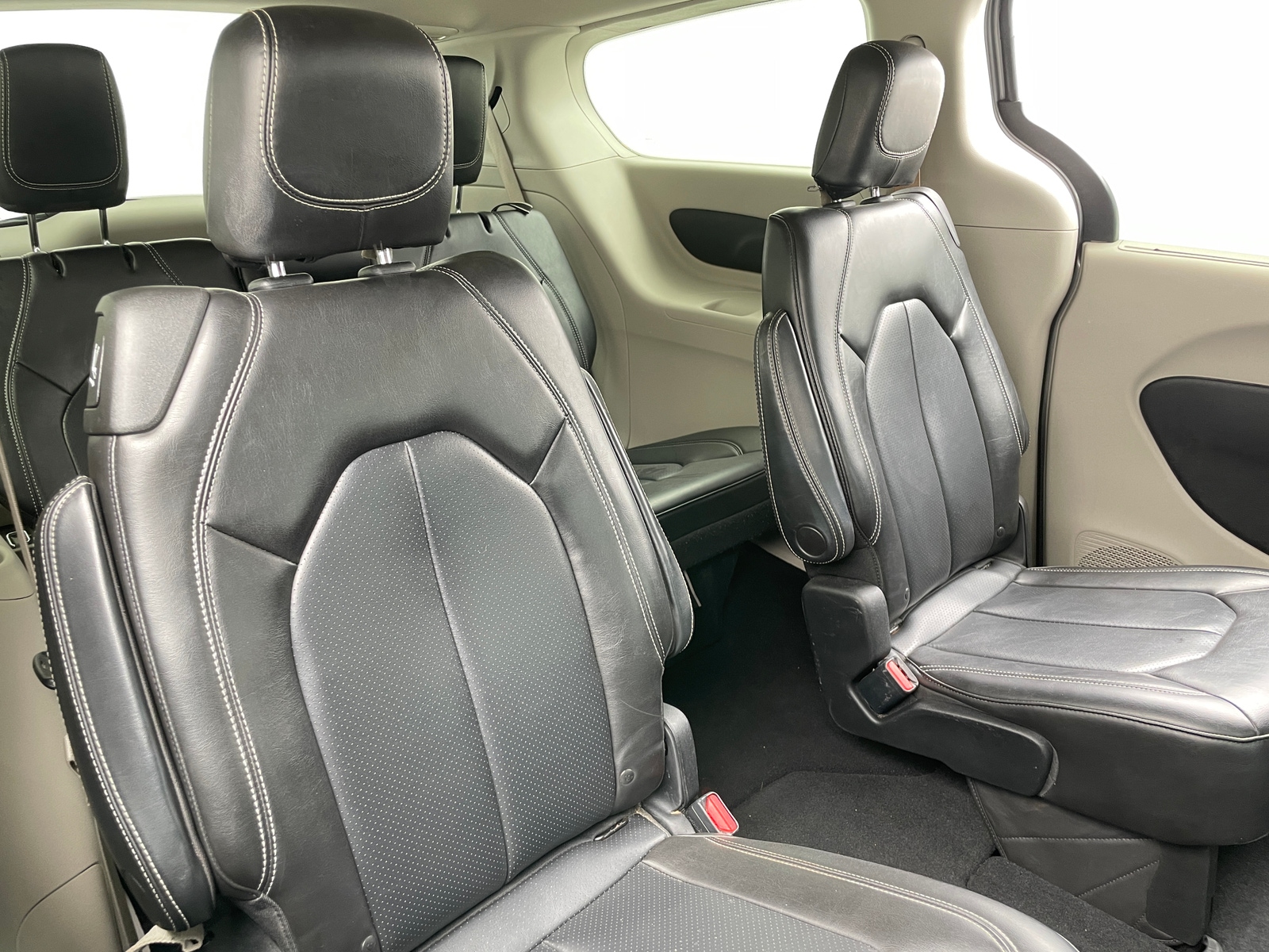 Thumbnail: 2021 Chrysler Voyager - 5