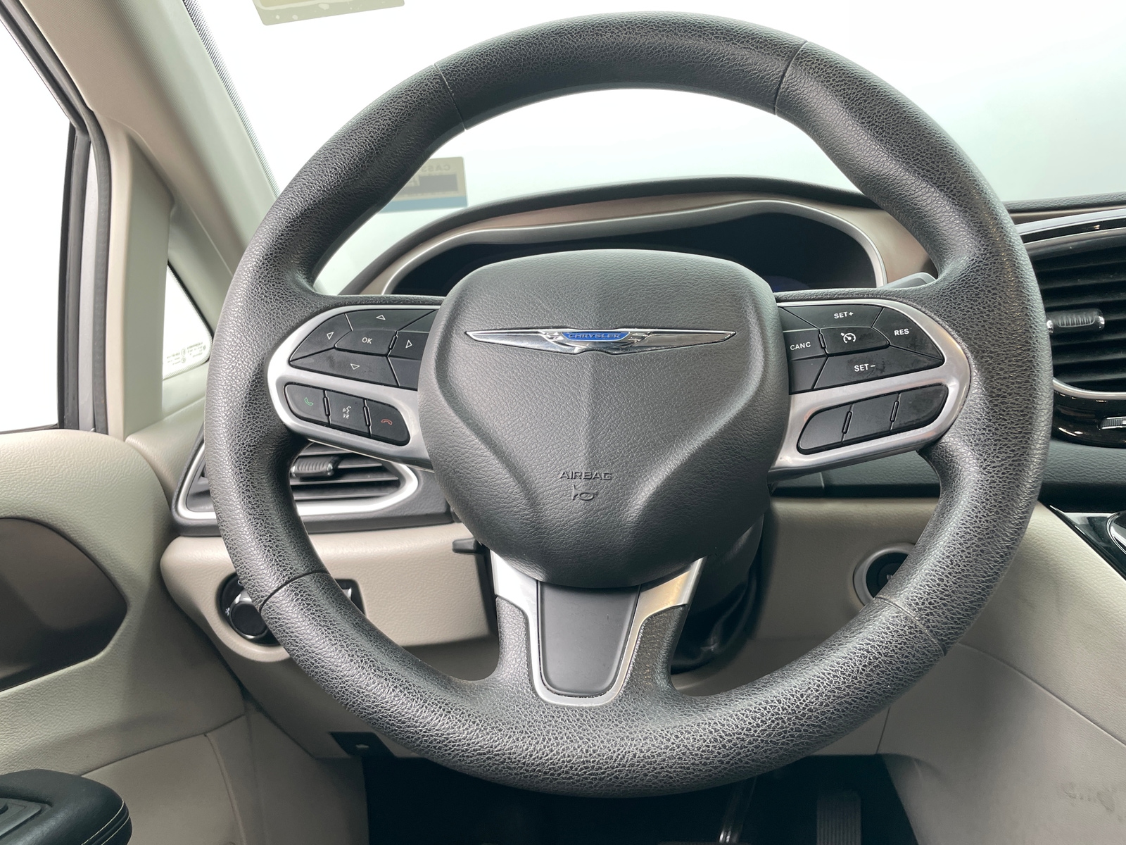 Thumbnail: 2021 Chrysler Voyager - 4