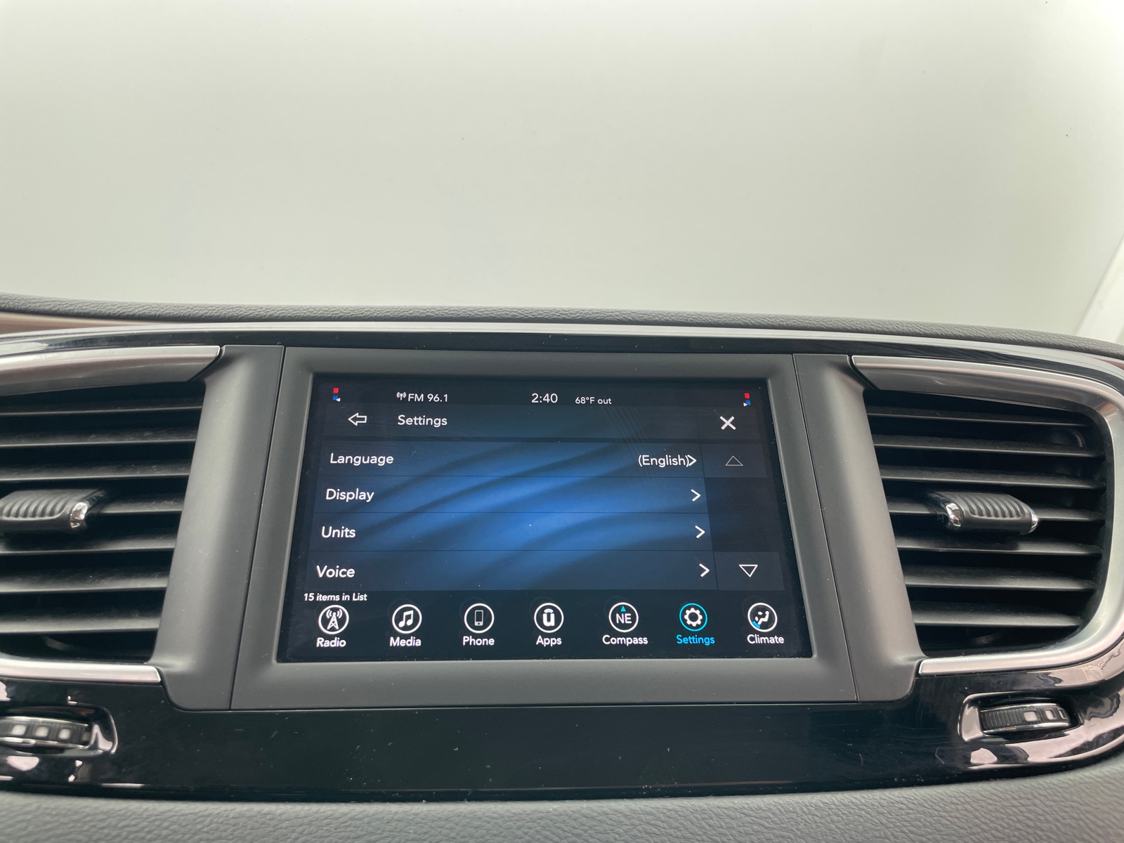 Thumbnail: 2021 Chrysler Voyager - 3