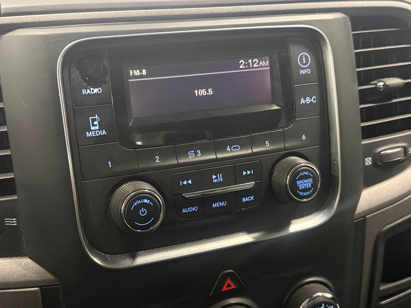 Thumbnail: 2019 RAM 1500 Classic - 3