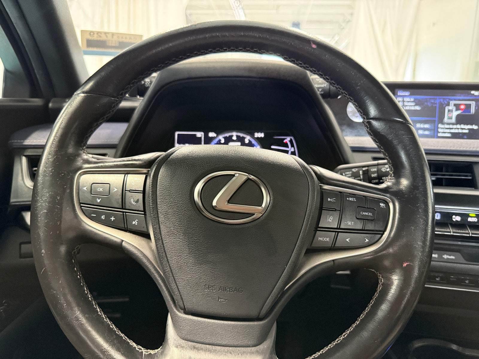 Thumbnail: 2019 Lexus UX - 4