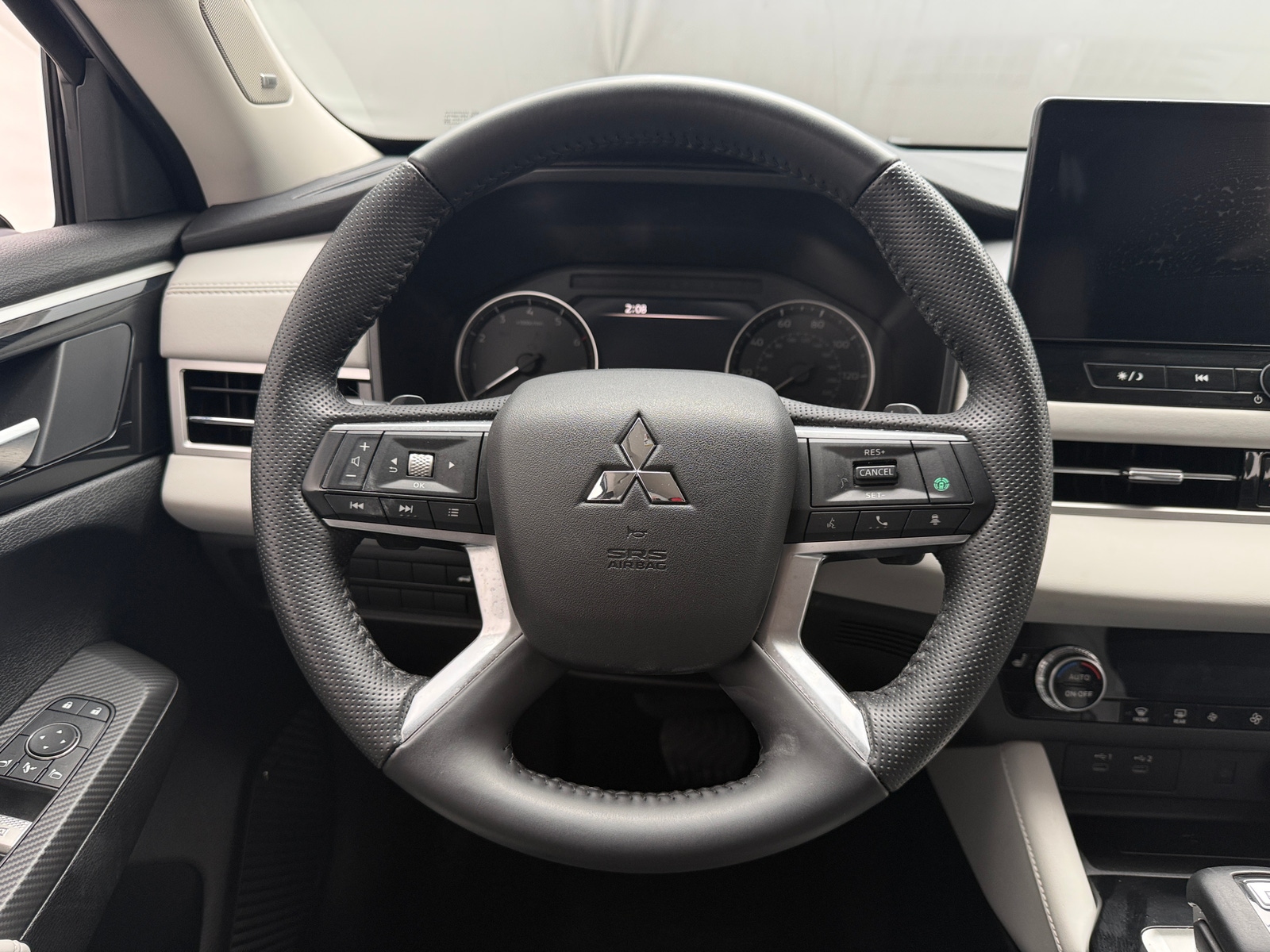 Thumbnail: 2025 Mitsubishi Outlander - 4