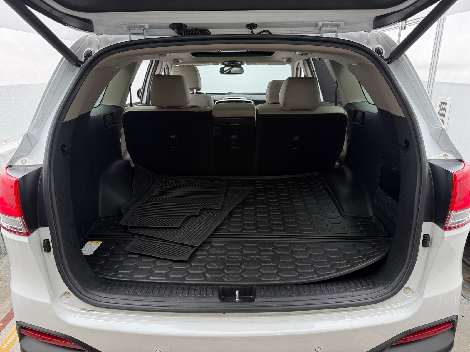 Thumbnail: 2017 Kia Sorento - 6