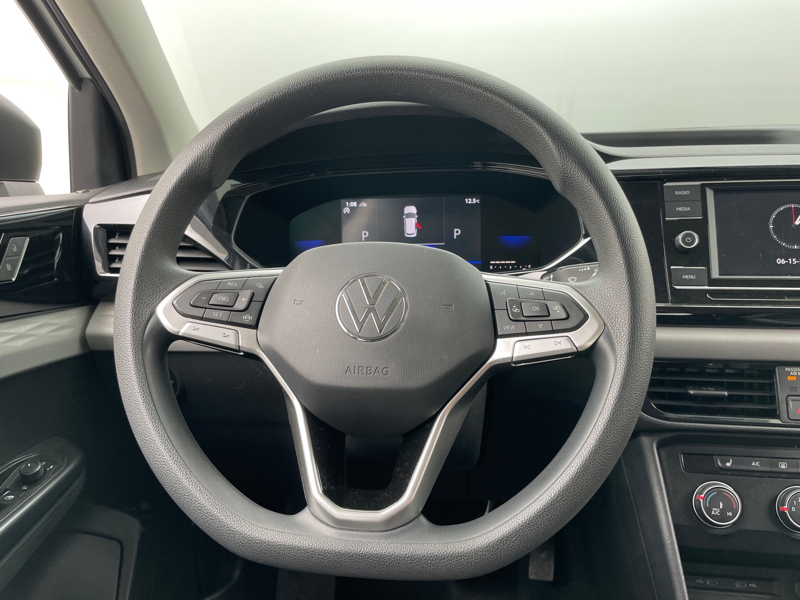 Thumbnail: 2022 Volkswagen Taos - 5
