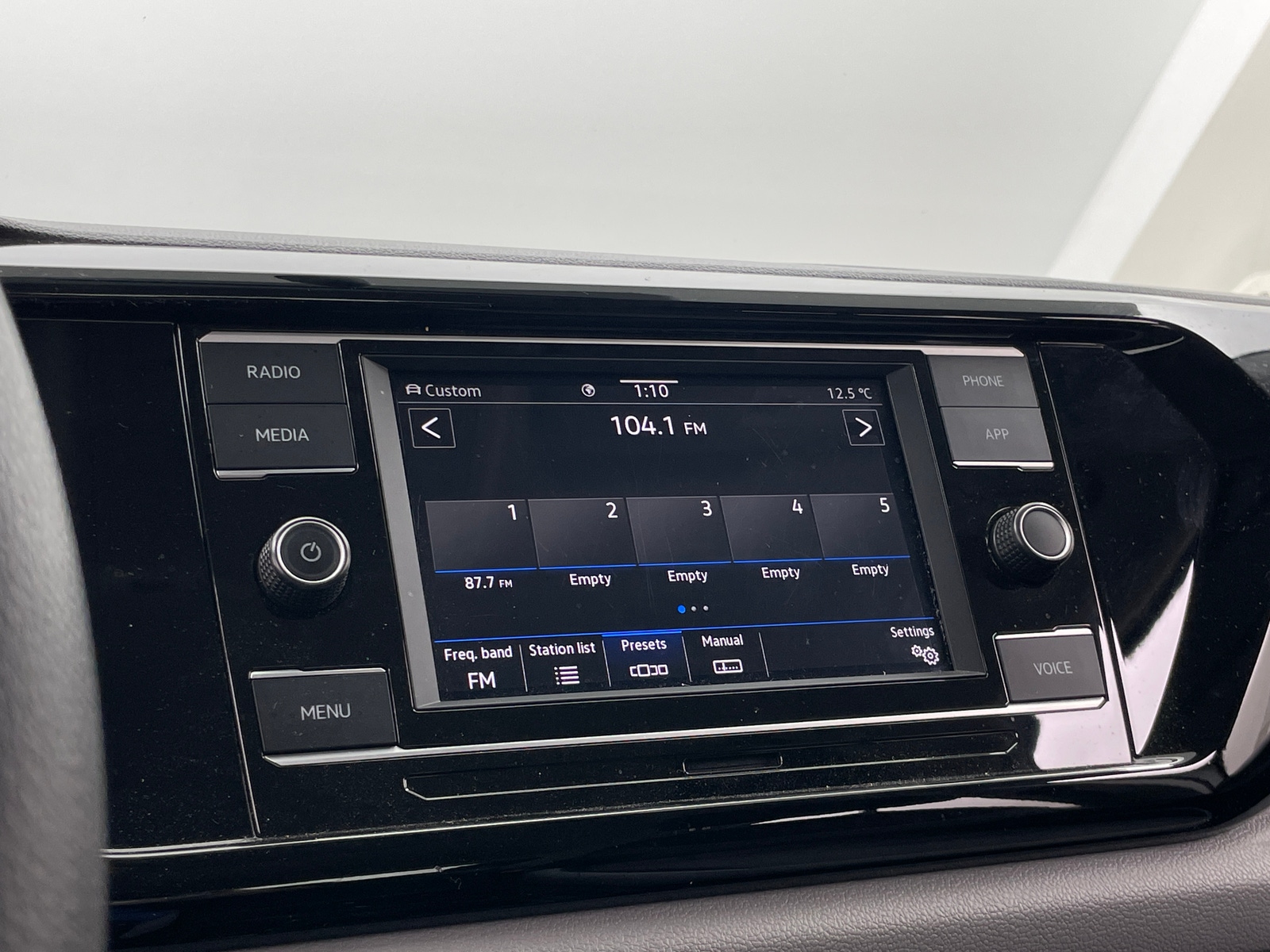 Thumbnail: 2022 Volkswagen Taos - 4