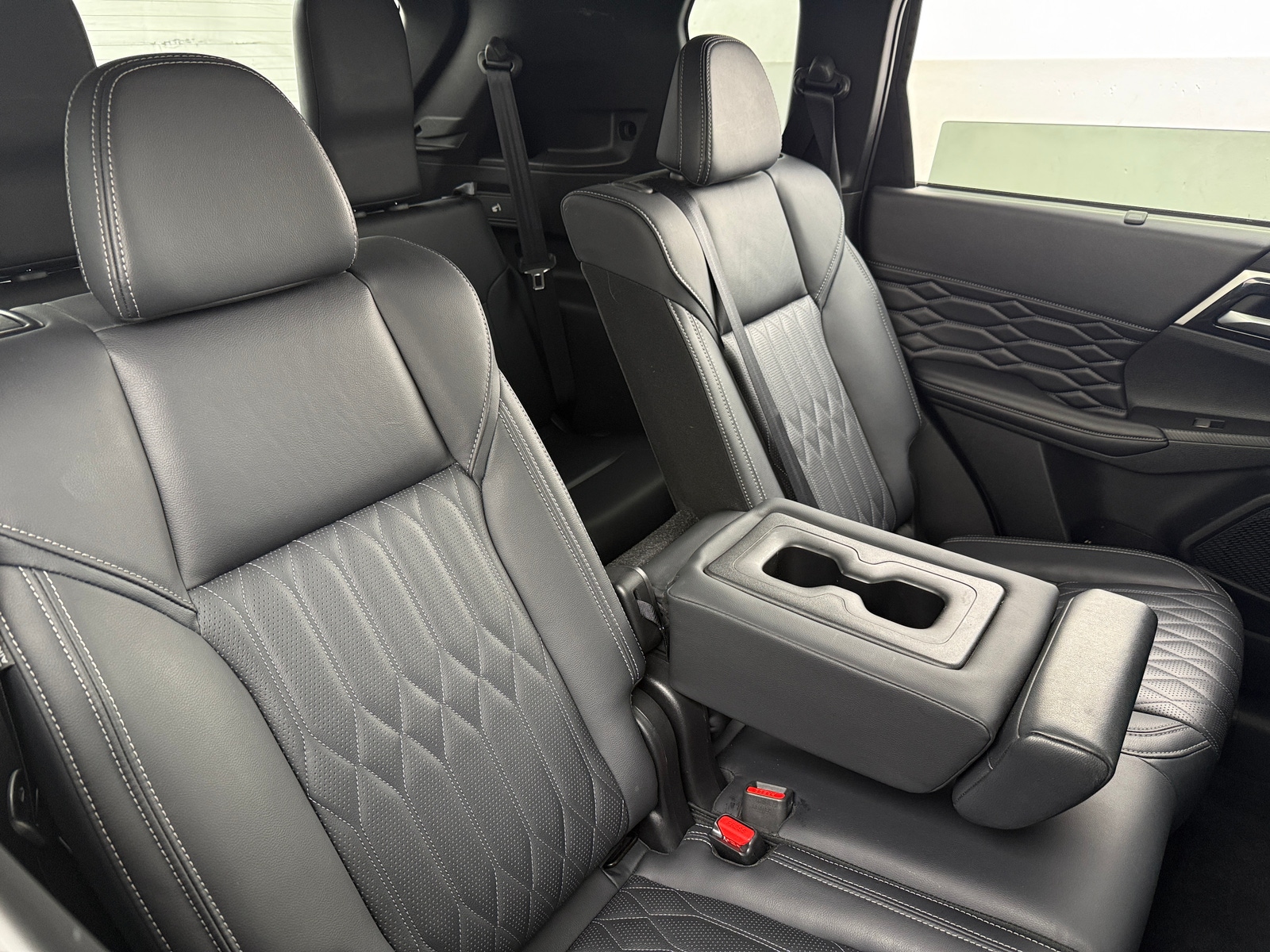 Thumbnail: 2025 Mitsubishi Outlander - 5