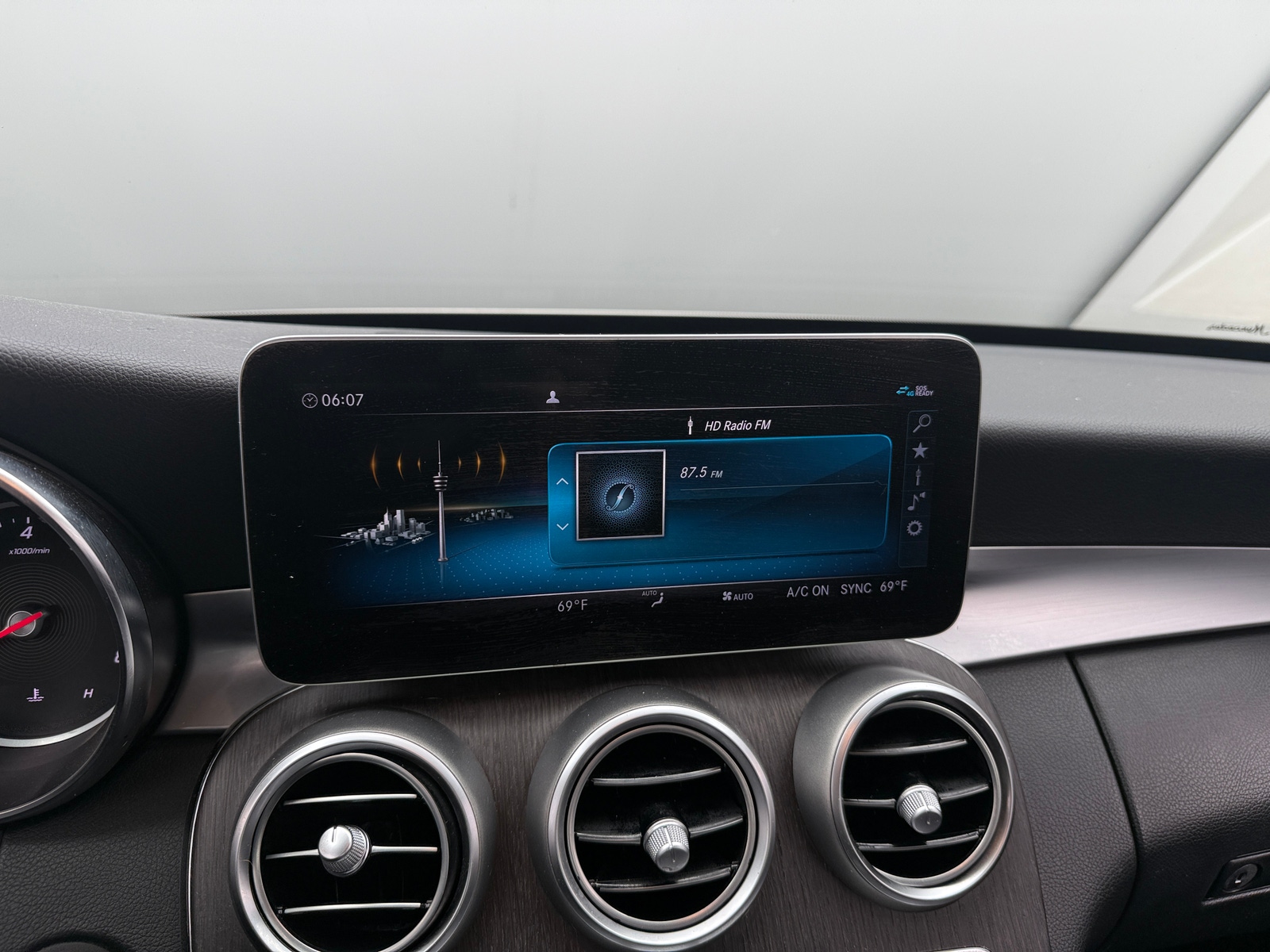 Thumbnail: 2020 Mercedes-Benz C-Class - 3