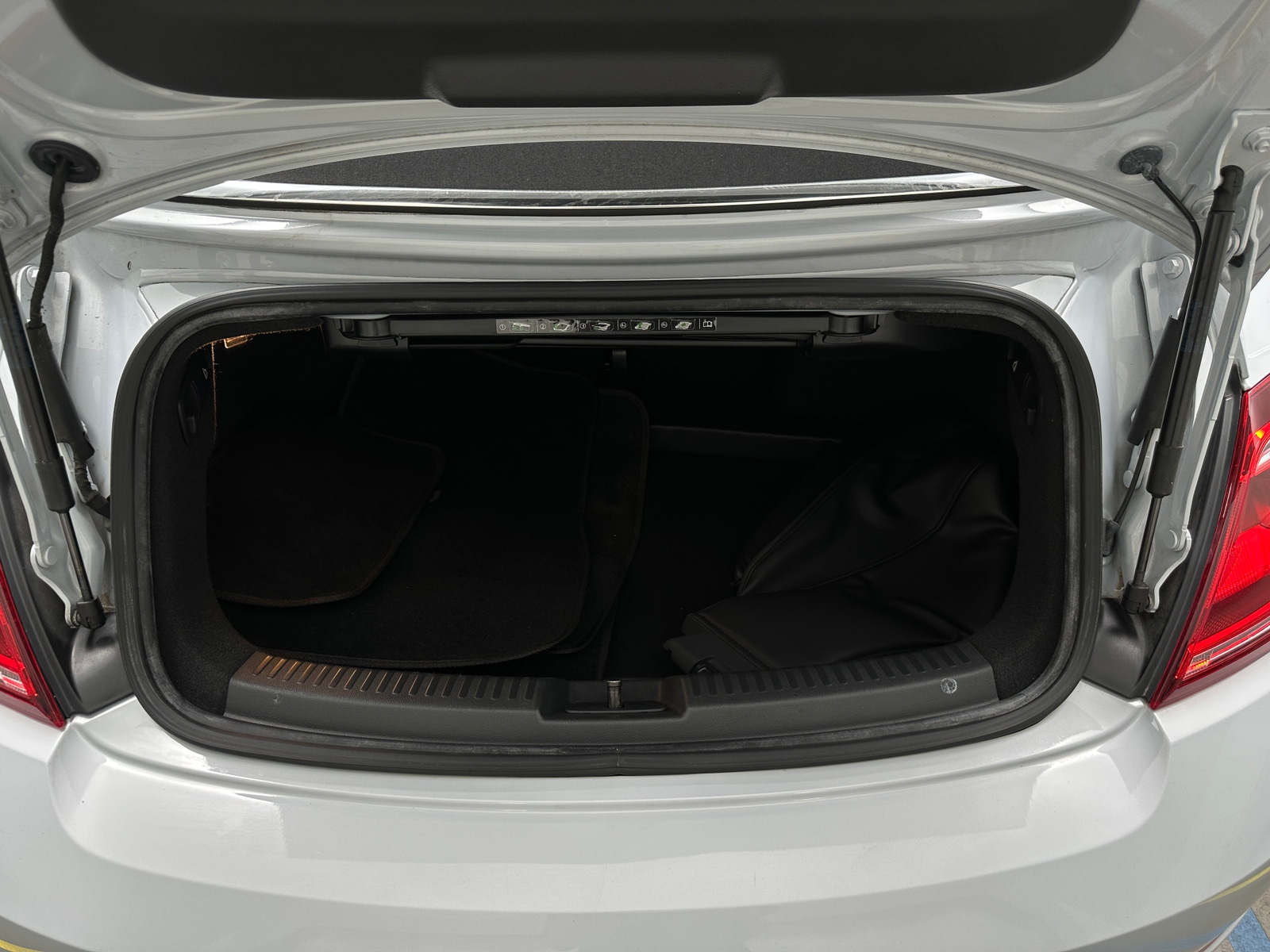 Thumbnail: 2017 Volkswagen Beetle - 7
