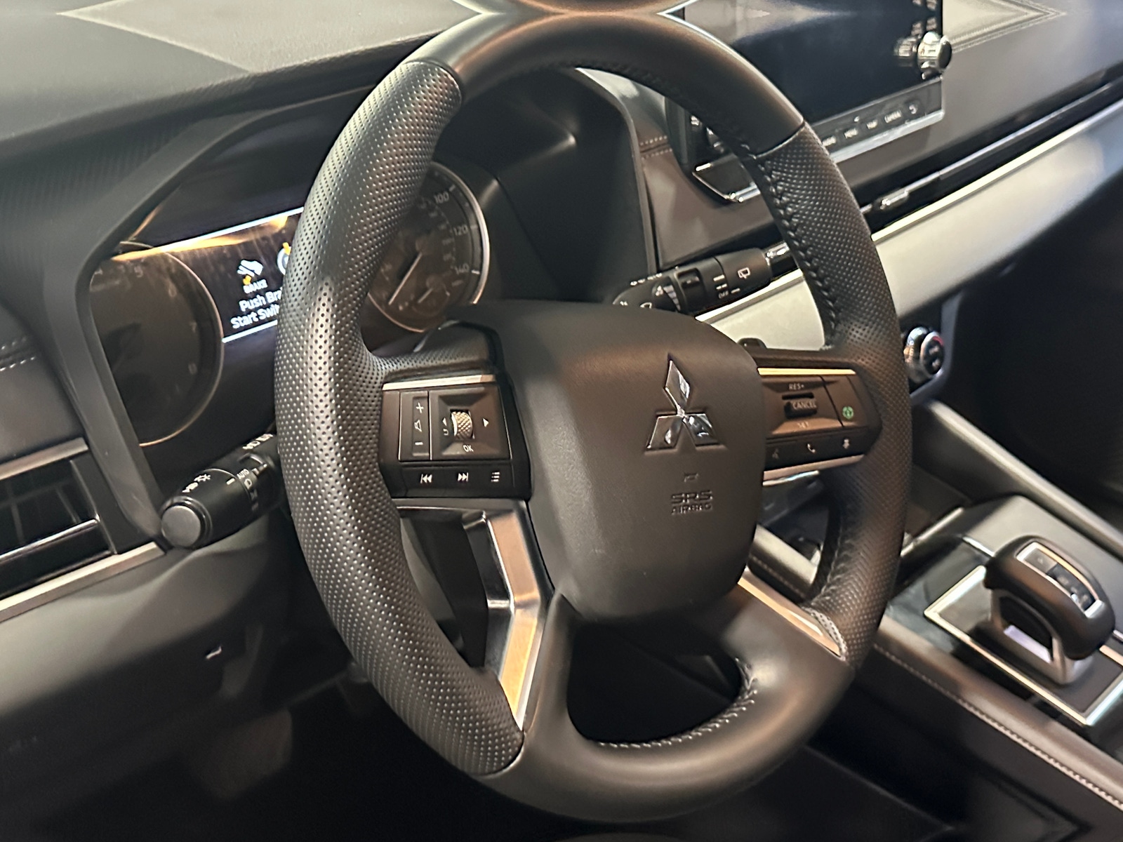 Thumbnail: 2024 Mitsubishi Outlander - 4