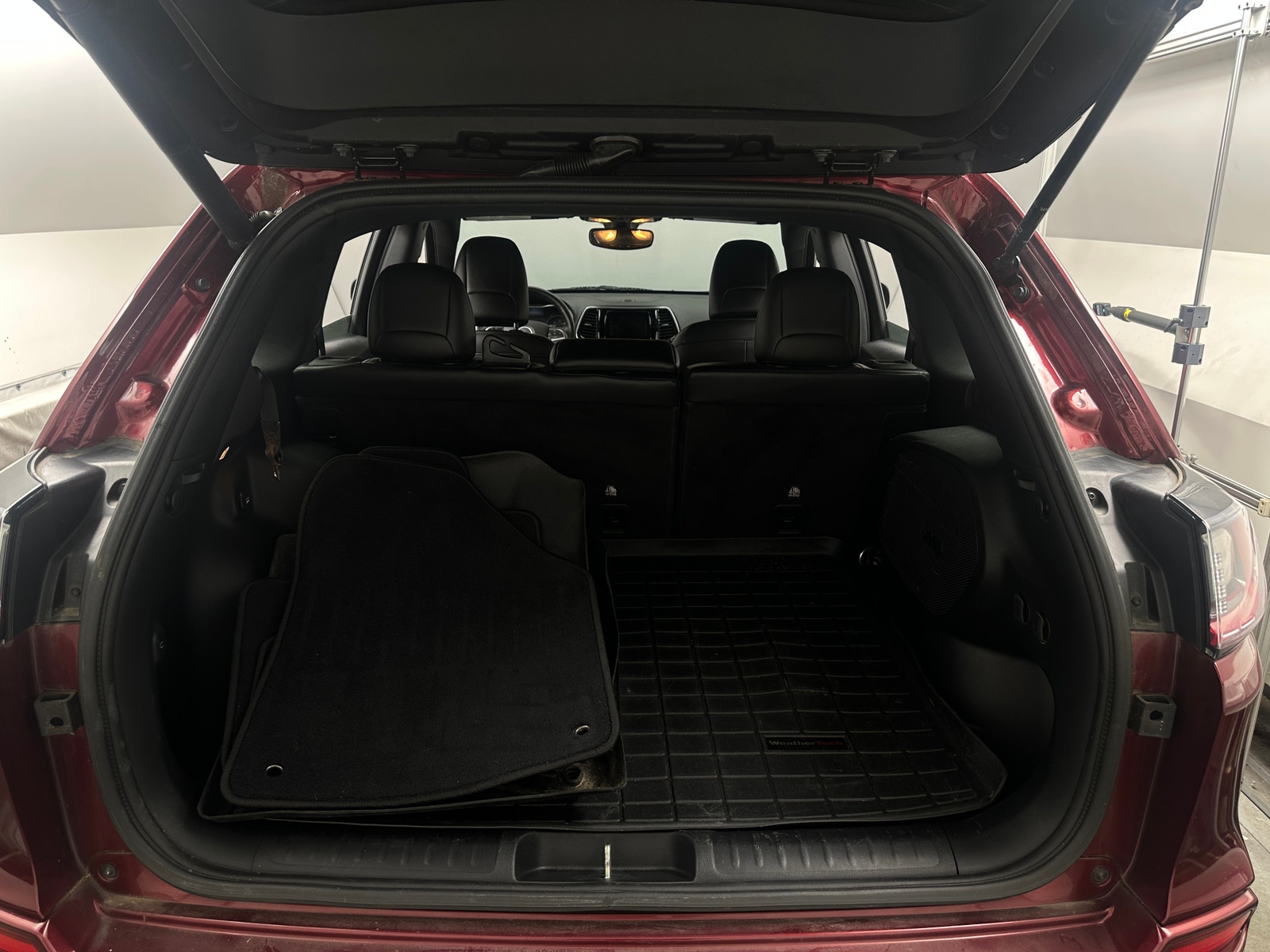 Thumbnail: 2019 Jeep Cherokee - 6