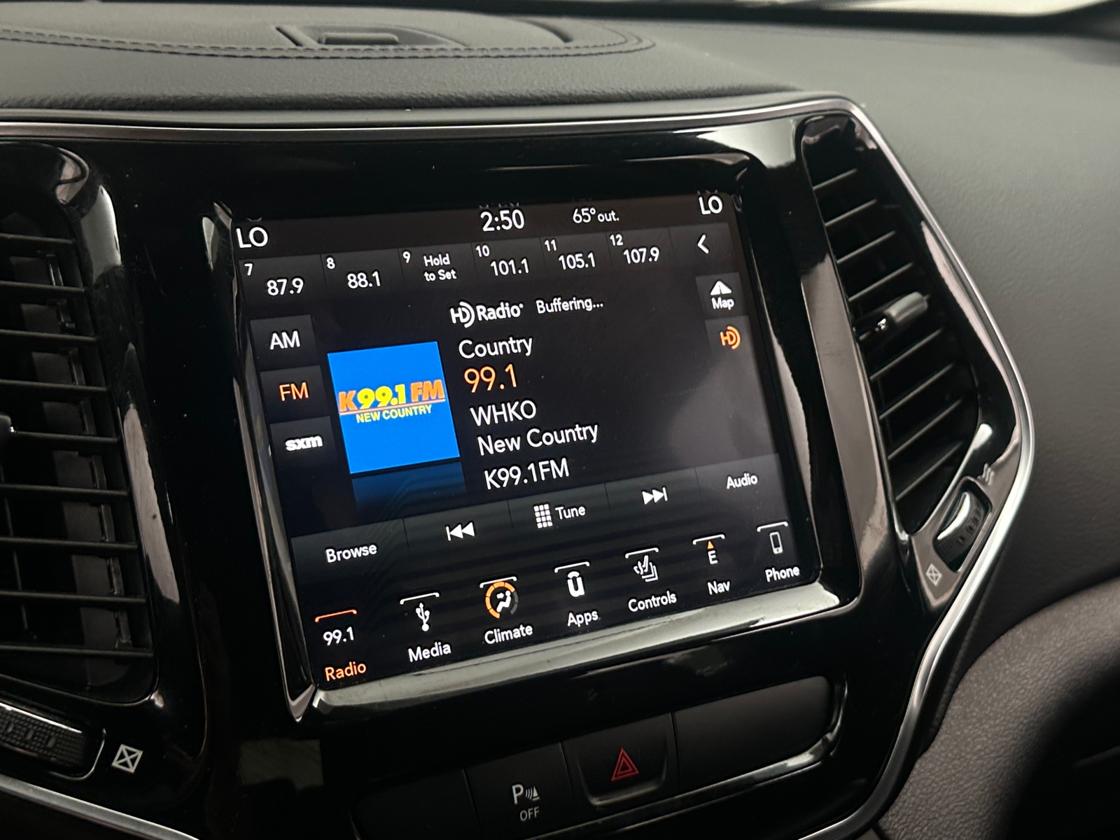 Thumbnail: 2019 Jeep Cherokee - 3