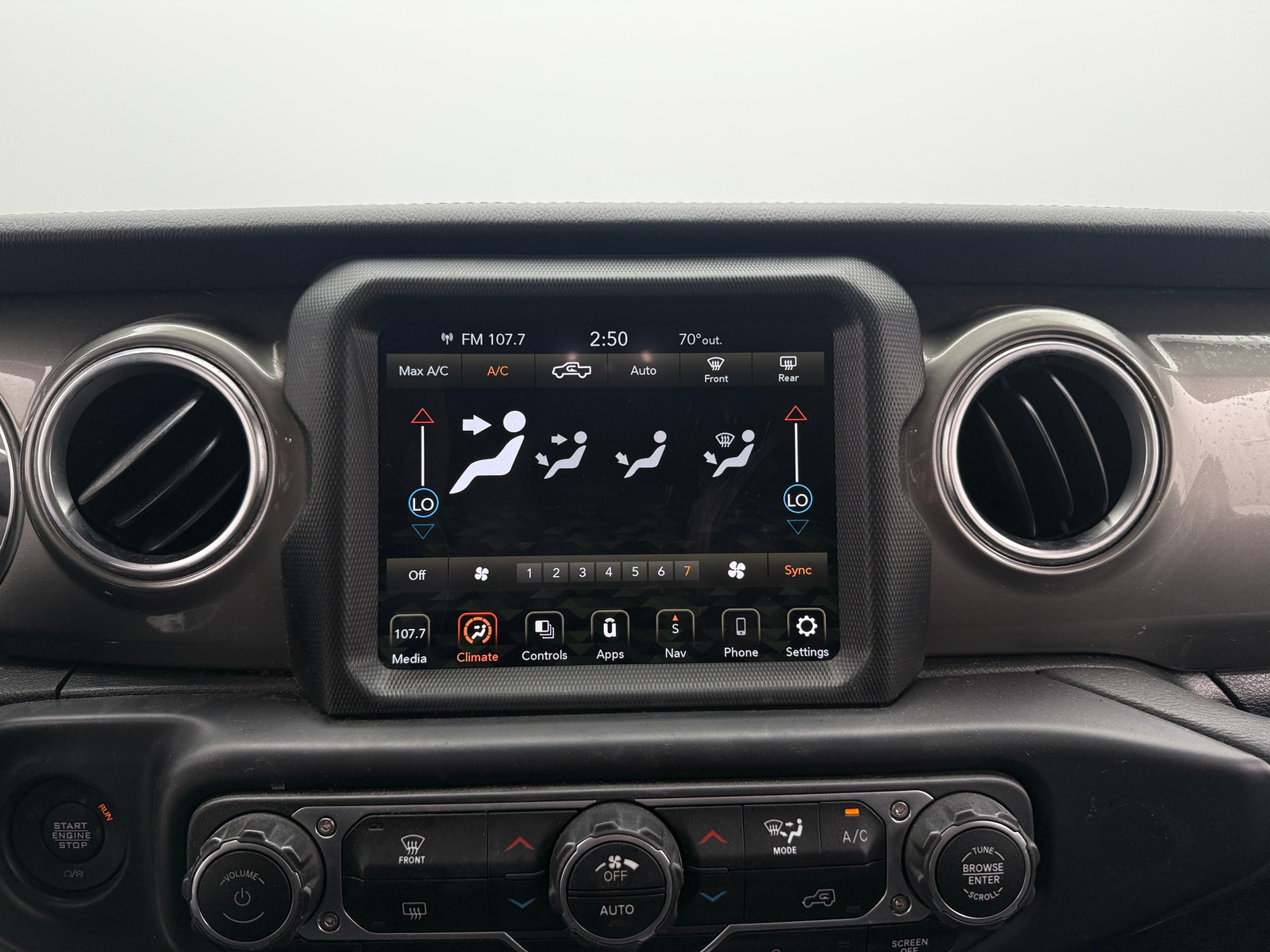 Thumbnail: 2023 Jeep Gladiator - 4