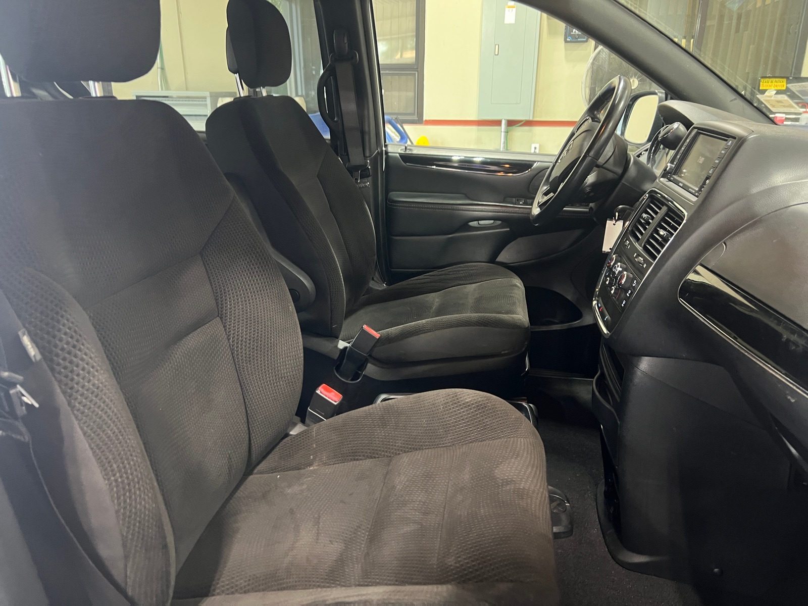 Thumbnail: 2018 Dodge Grand Caravan - 2