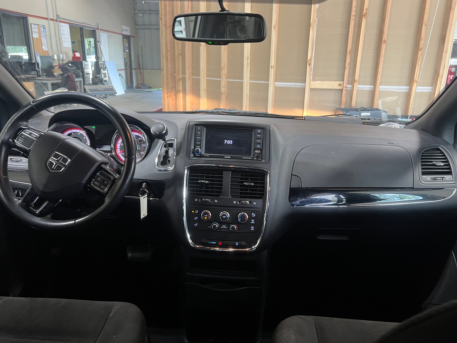 Thumbnail: 2018 Dodge Grand Caravan - 3