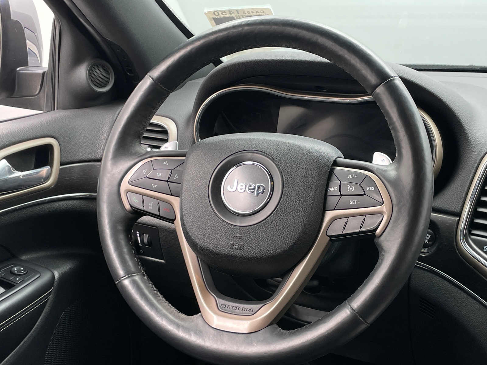 Thumbnail: 2015 Jeep Grand Cherokee - 4