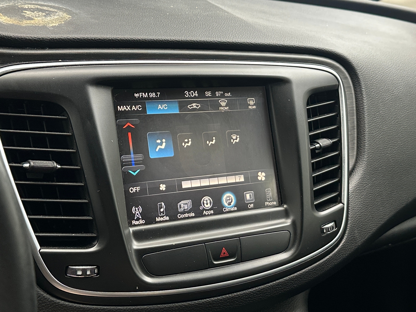 Thumbnail: 2016 Chrysler 200 - 4
