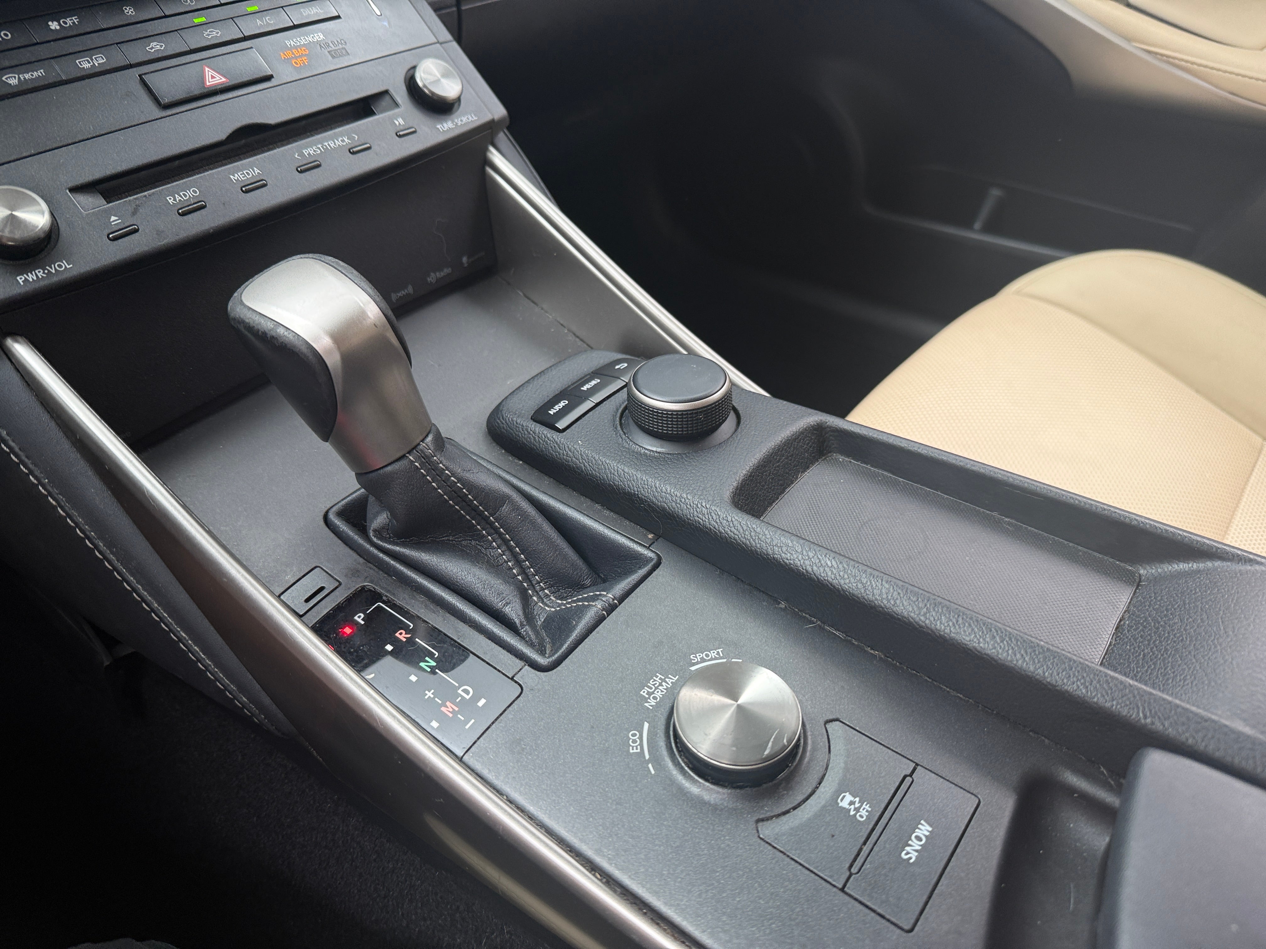 2016 Lexus IS 200t - Photo 5
