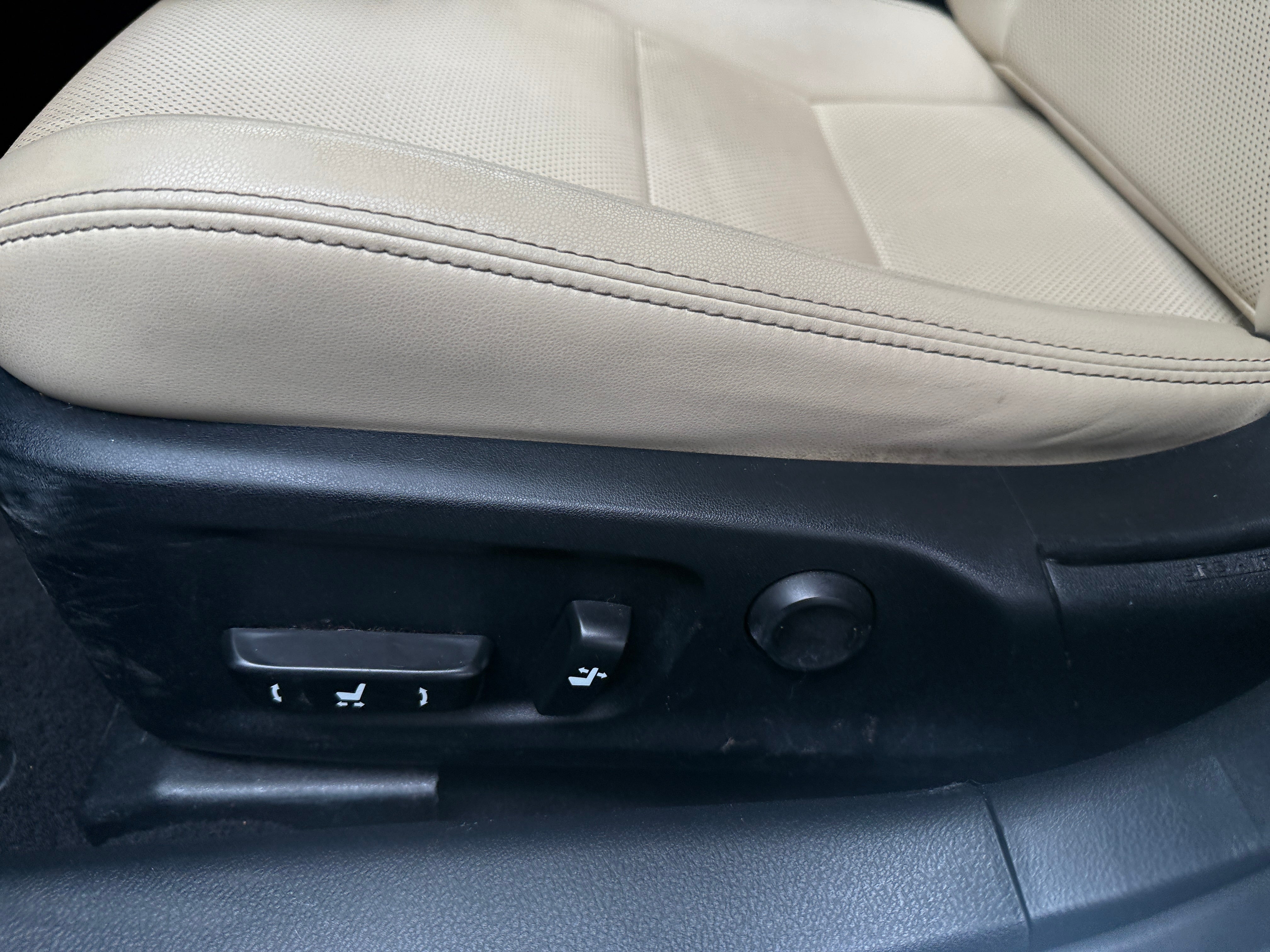 2016 Lexus IS 200t - Photo 10