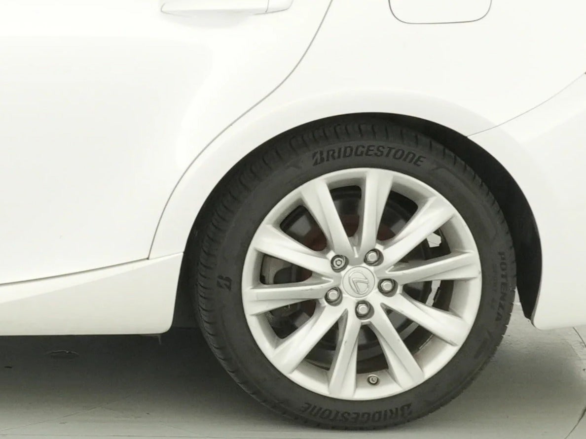 2016 Lexus IS 200t - Photo 17