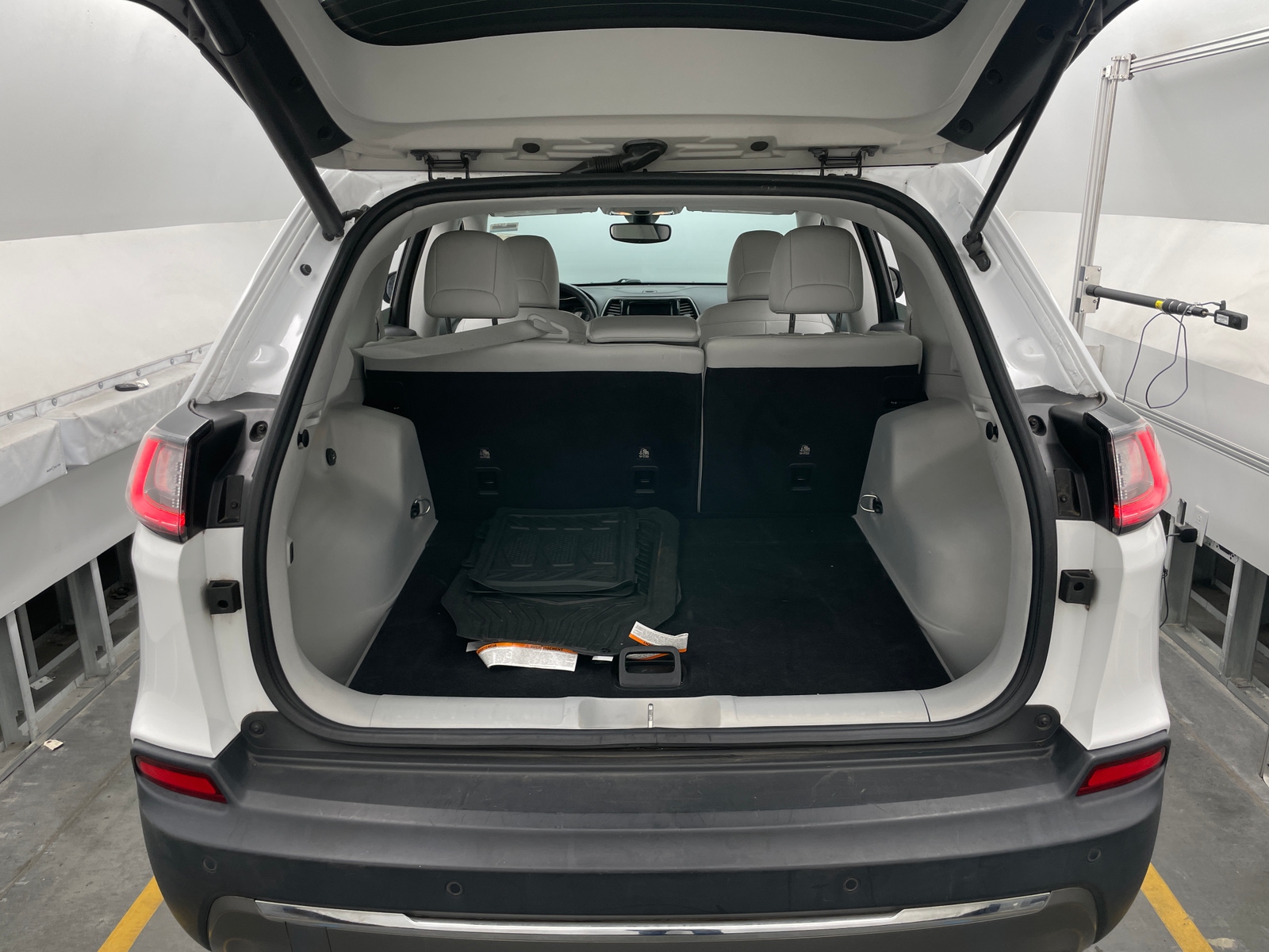 Thumbnail: 2019 Jeep Cherokee - 6