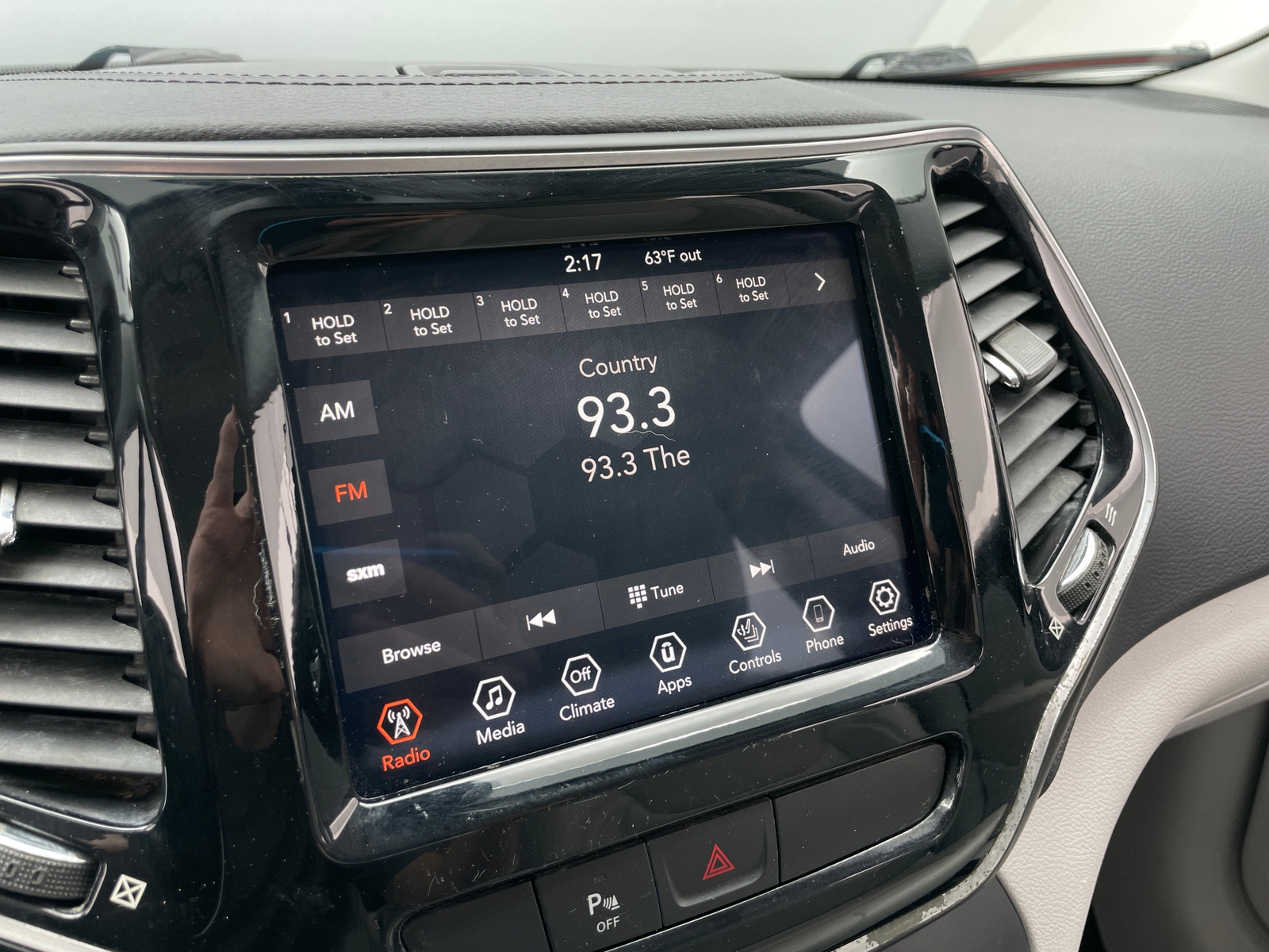 Thumbnail: 2019 Jeep Cherokee - 3