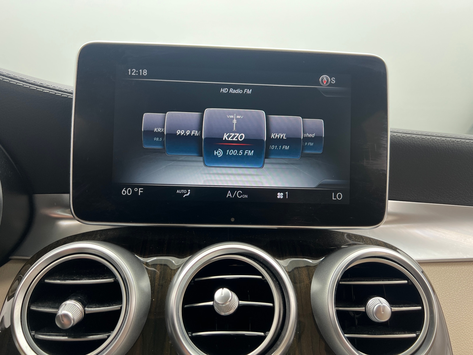 Thumbnail: 2016 Mercedes-Benz GLC - 3