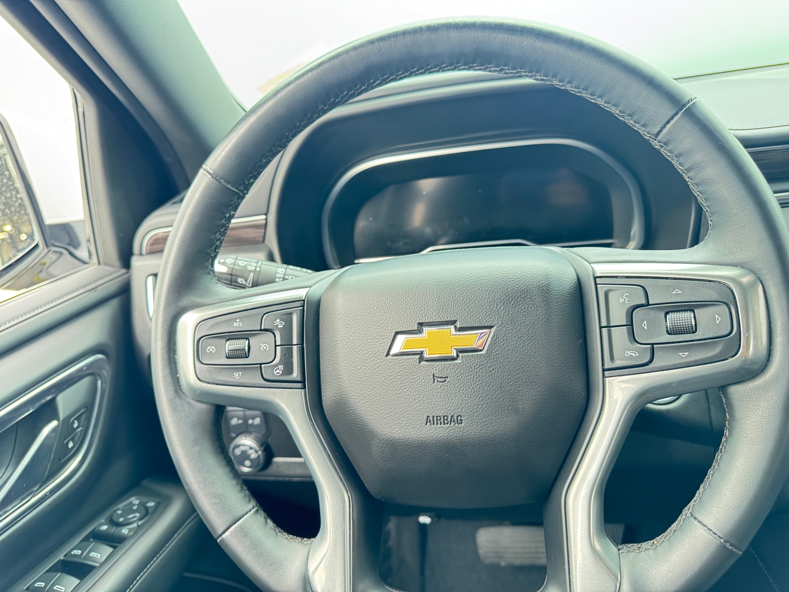 Thumbnail: 2023 Chevrolet Suburban - 4
