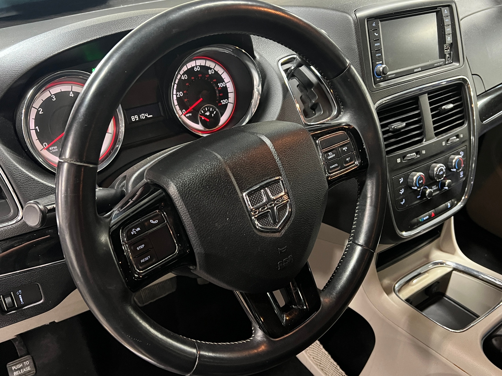 Thumbnail: 2019 Dodge Grand Caravan - 4
