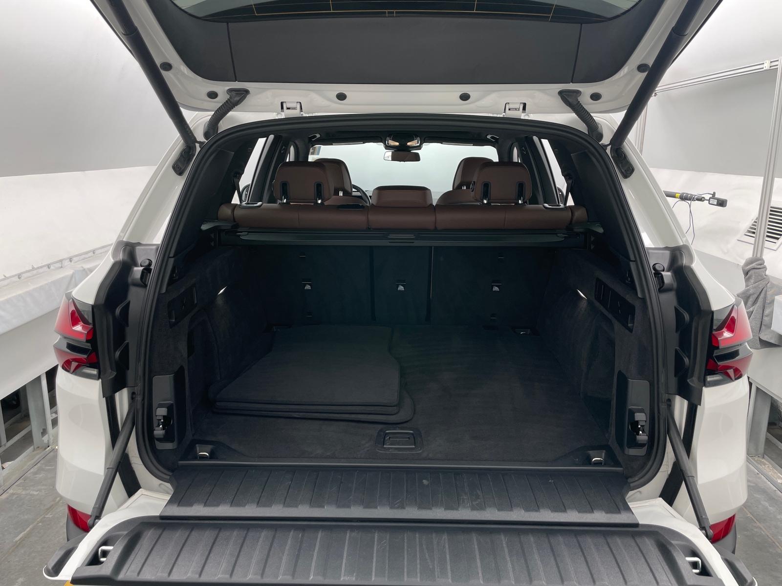 Thumbnail: 2026 BMW X5 - 6