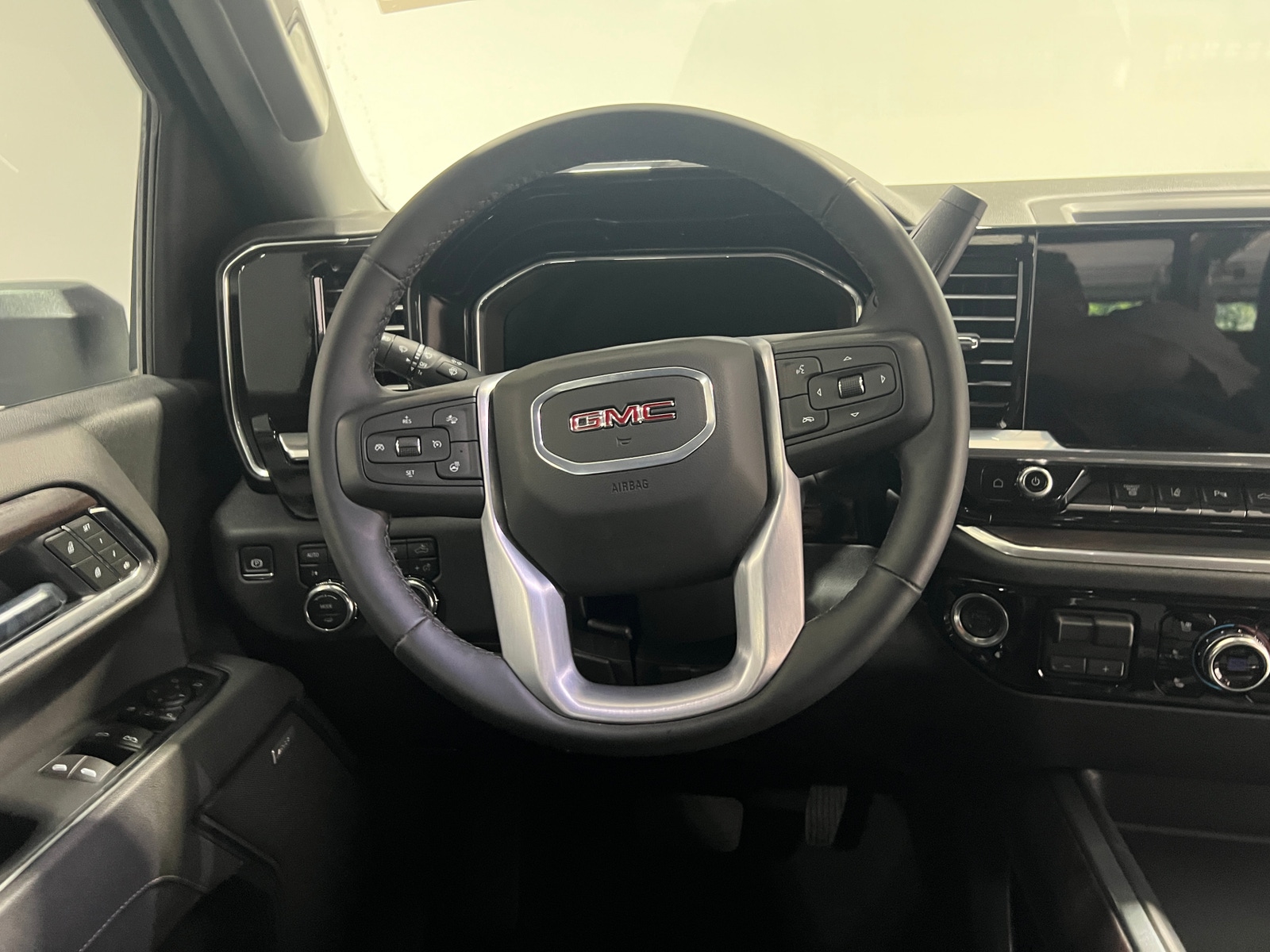 Thumbnail: 2025 GMC Sierra 2500 - 4