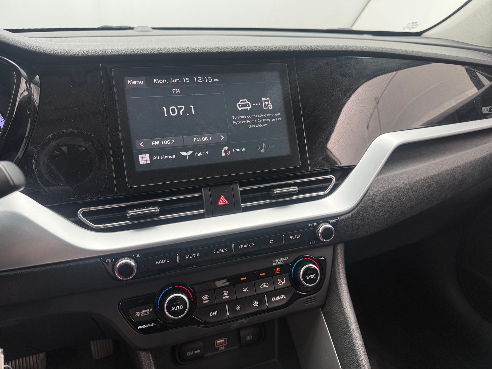 Thumbnail: 2021 Kia Niro - 4