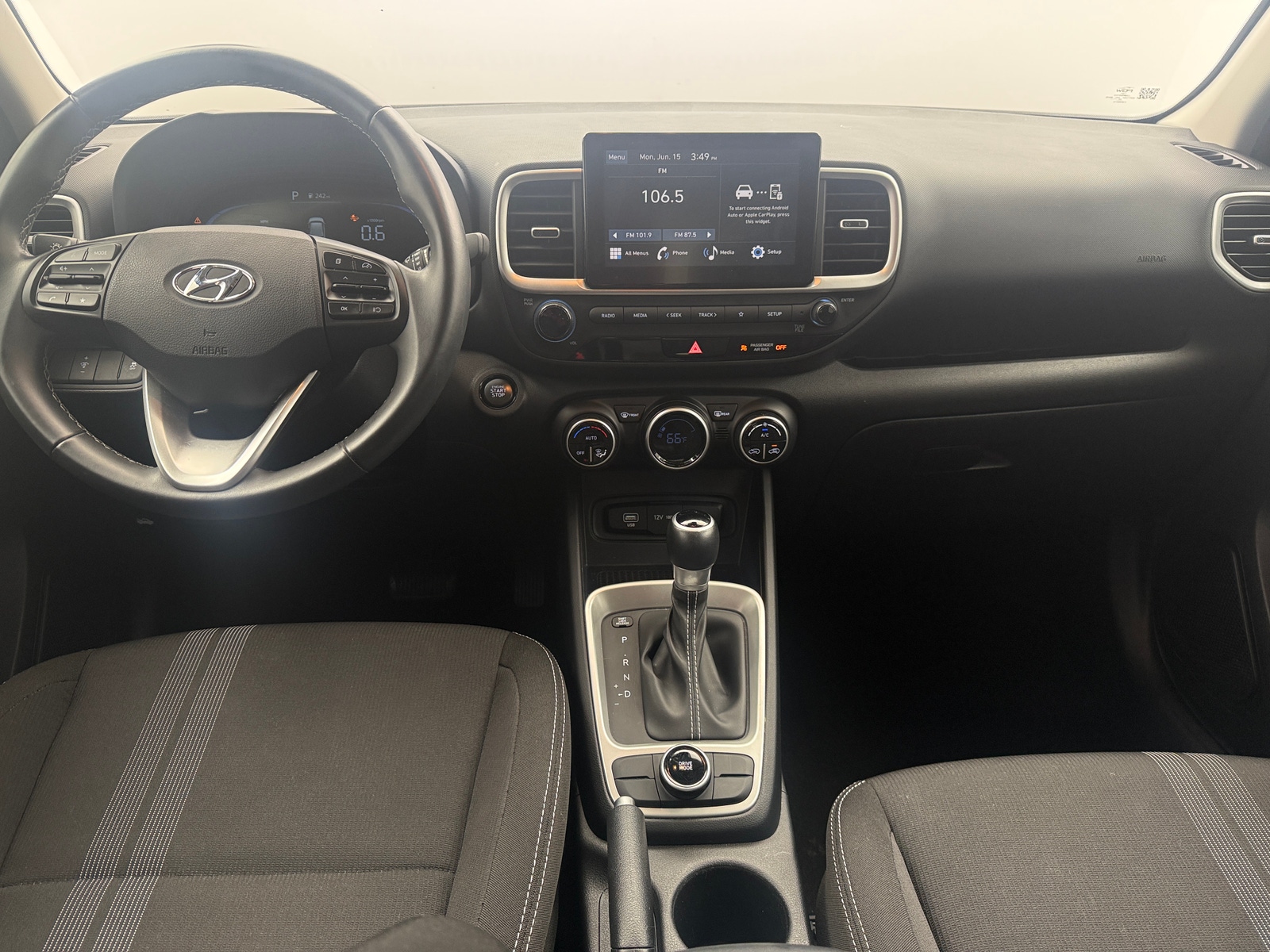 Thumbnail: 2025 Hyundai Venue - 3