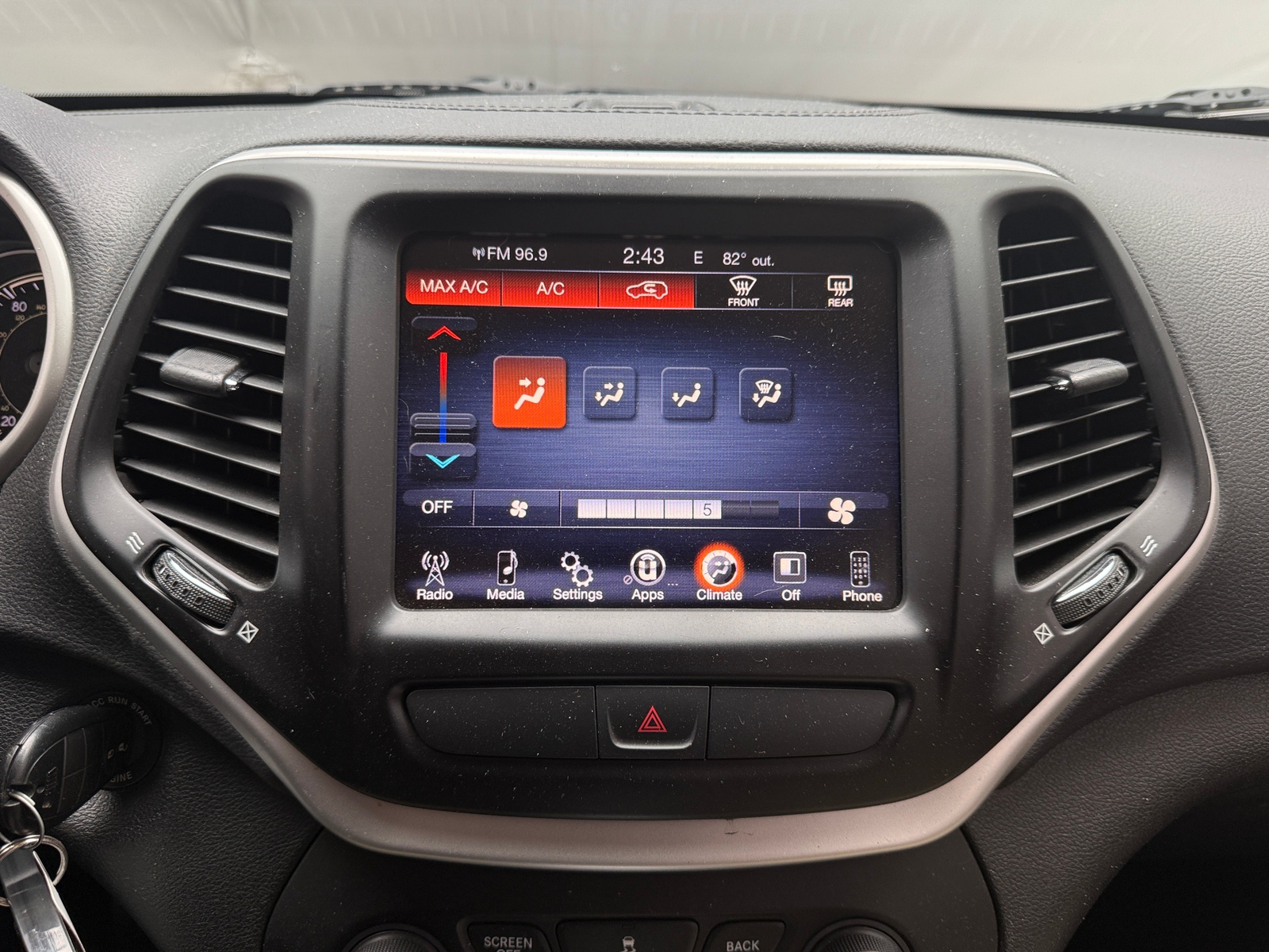 Thumbnail: 2016 Jeep Cherokee - 4