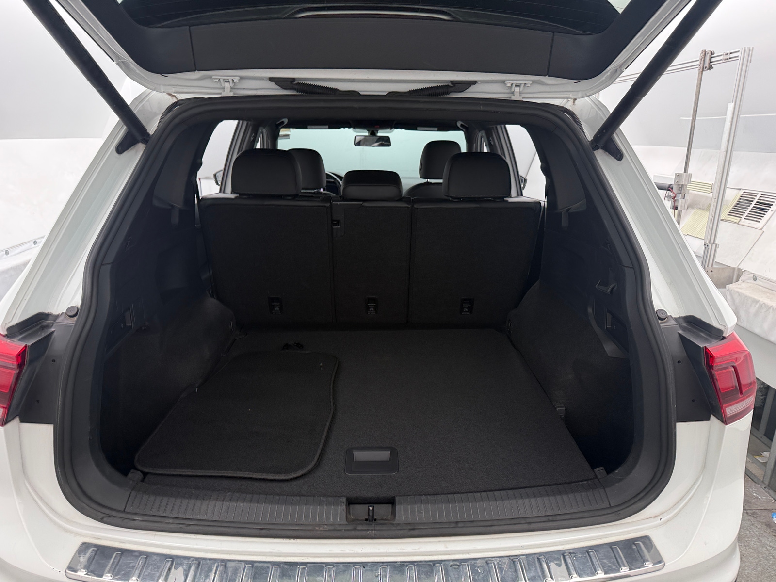 Thumbnail: 2019 Volkswagen Tiguan - 6