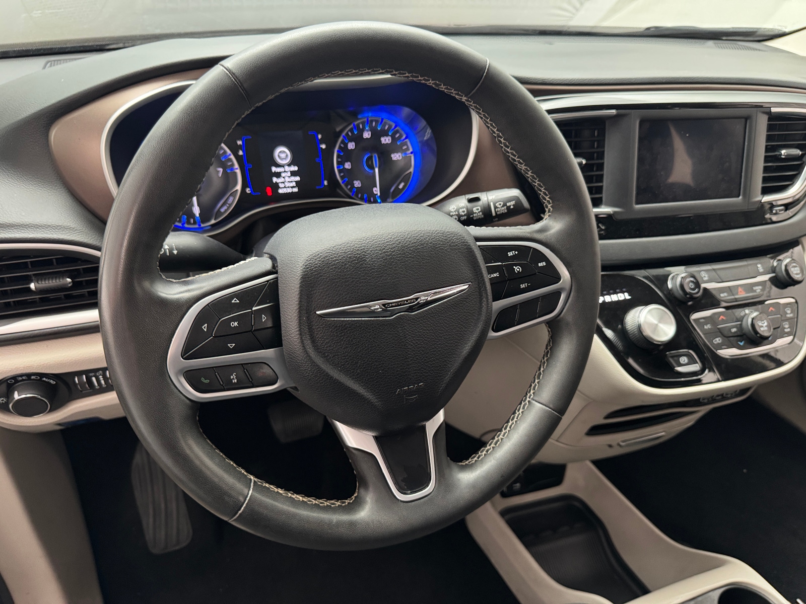 Thumbnail: 2023 Chrysler Voyager - 5
