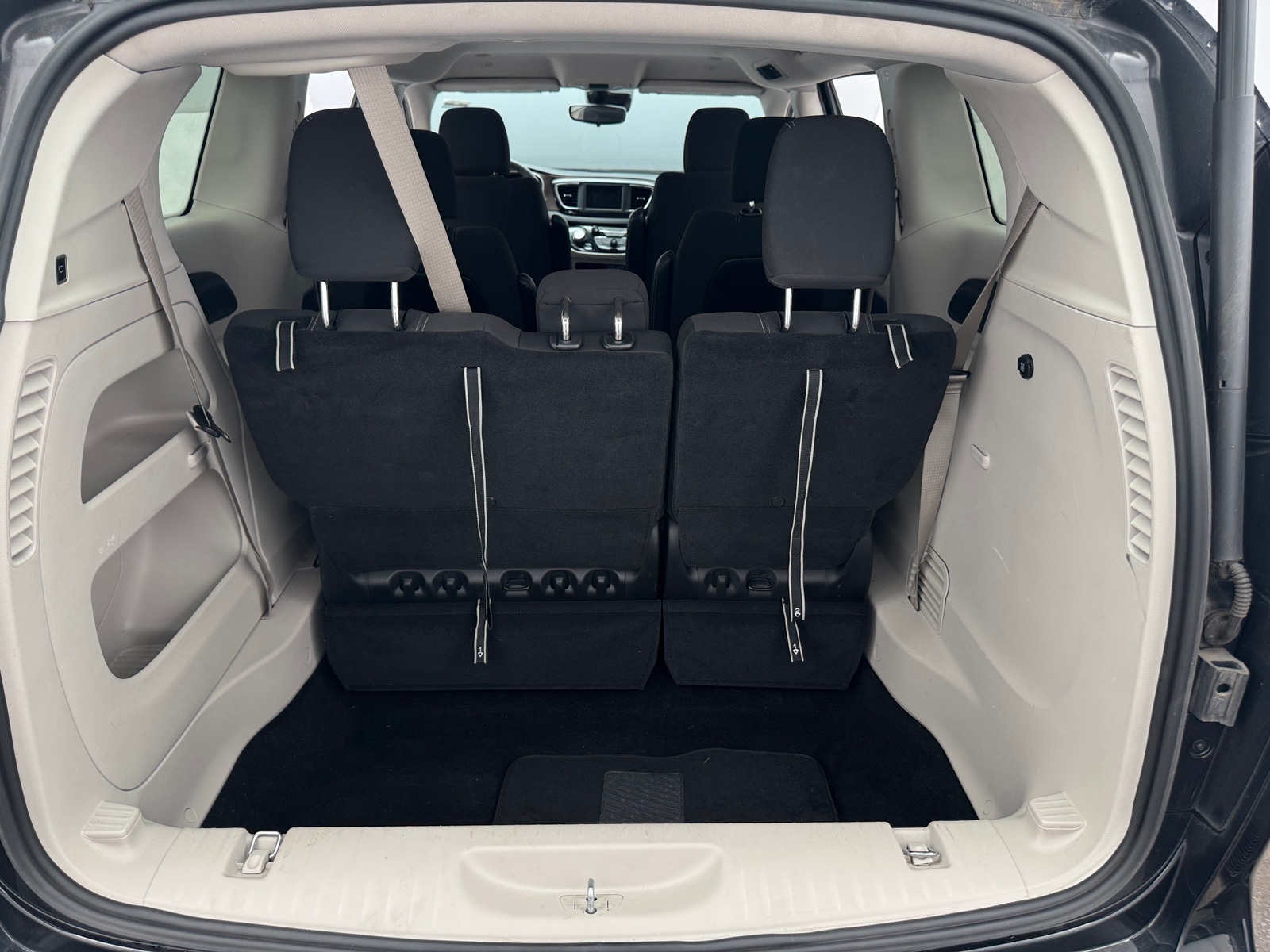 Thumbnail: 2023 Chrysler Voyager - 7