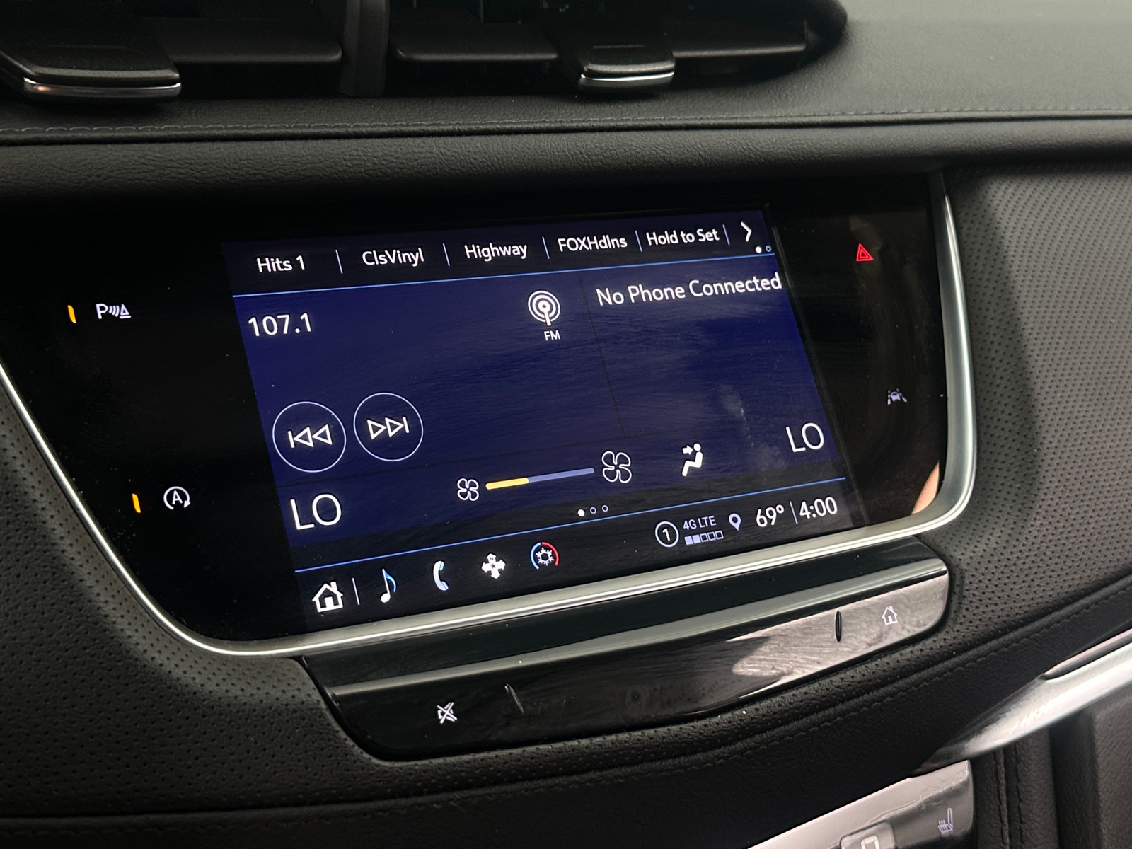 Thumbnail: 2024 Cadillac XT6 - 3